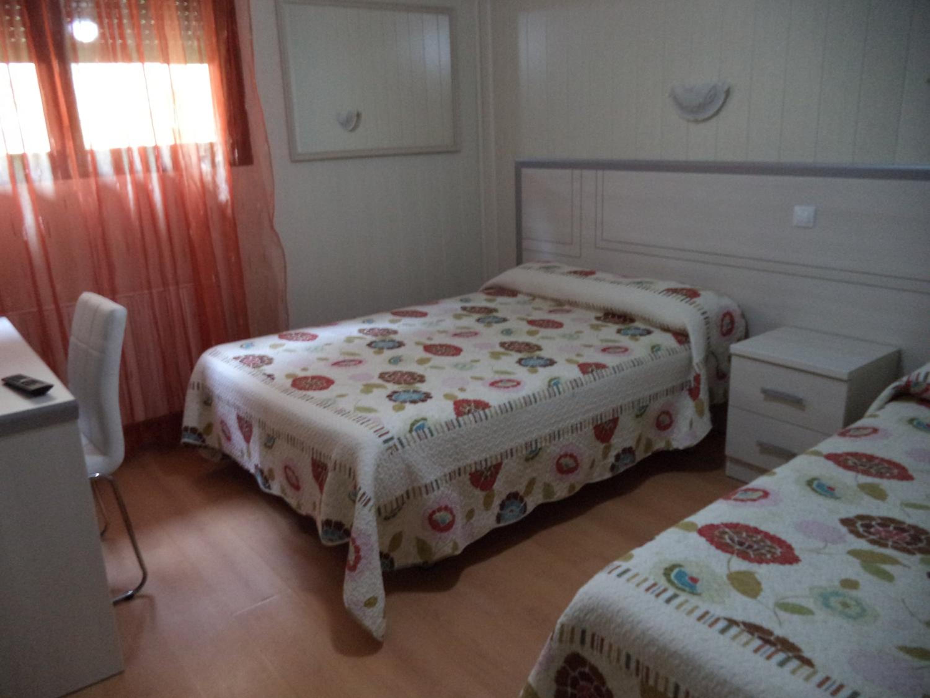 Twin Room - Photo 7