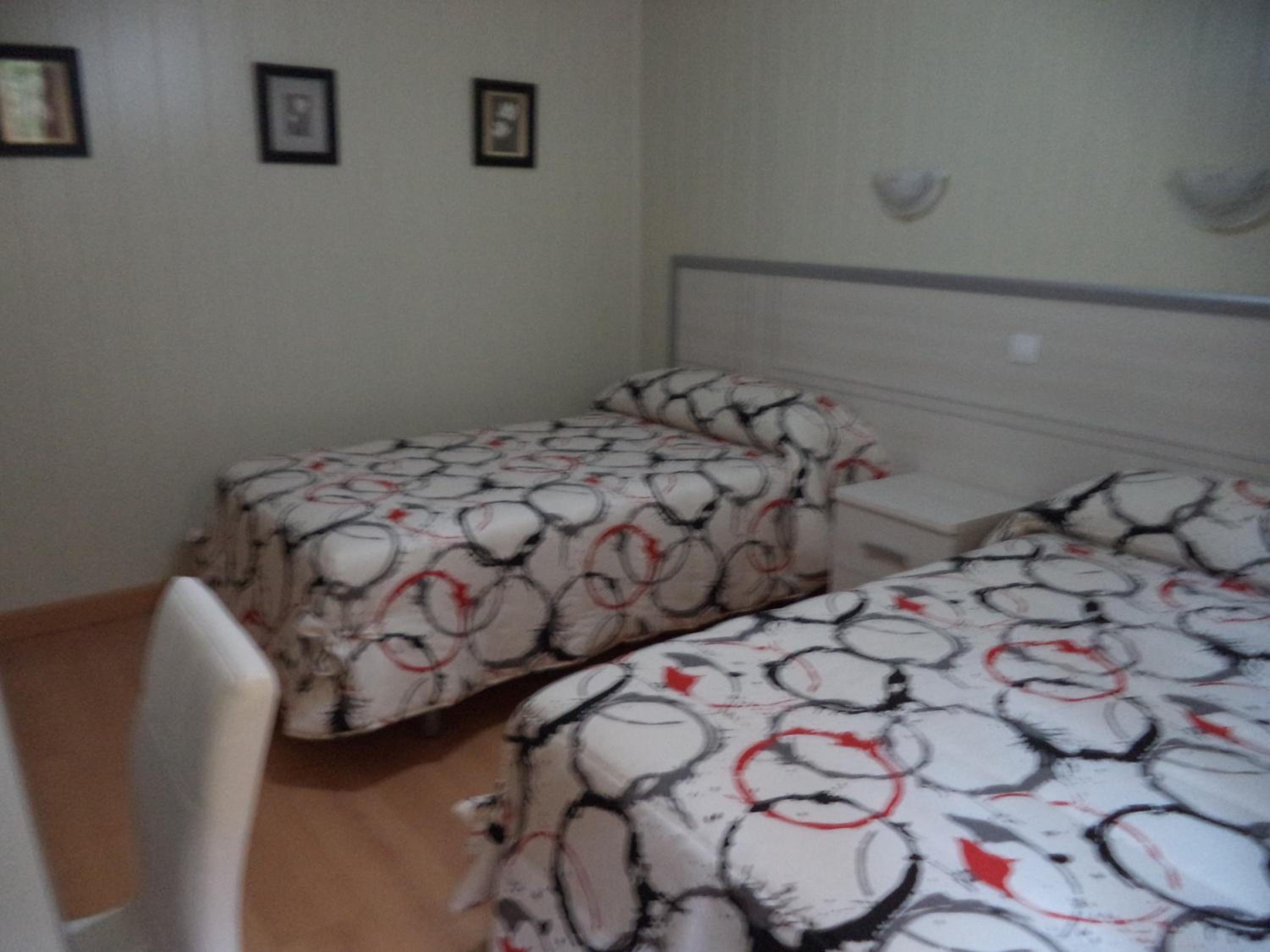 Twin Room - Photo 6