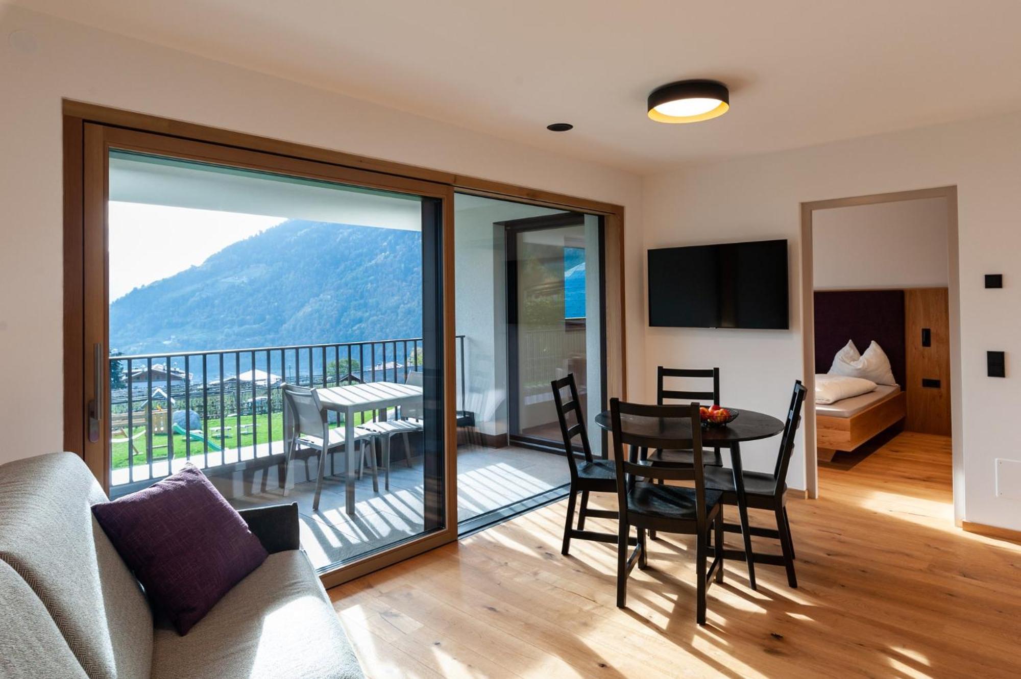 Two-Bedroom Deluxe Apartment with Garden View photo 1