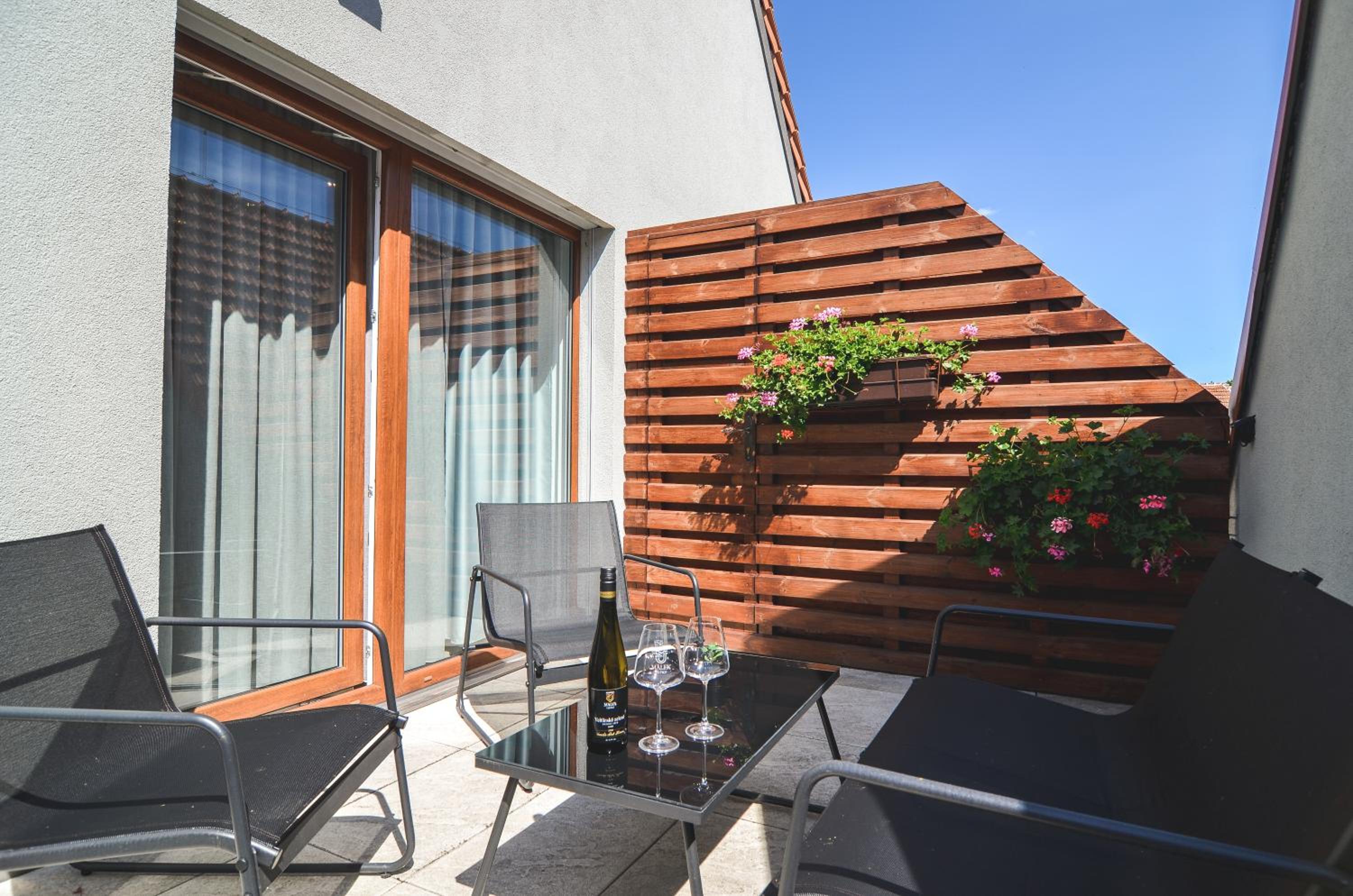 Deluxe Double Room with Balcony photo 3