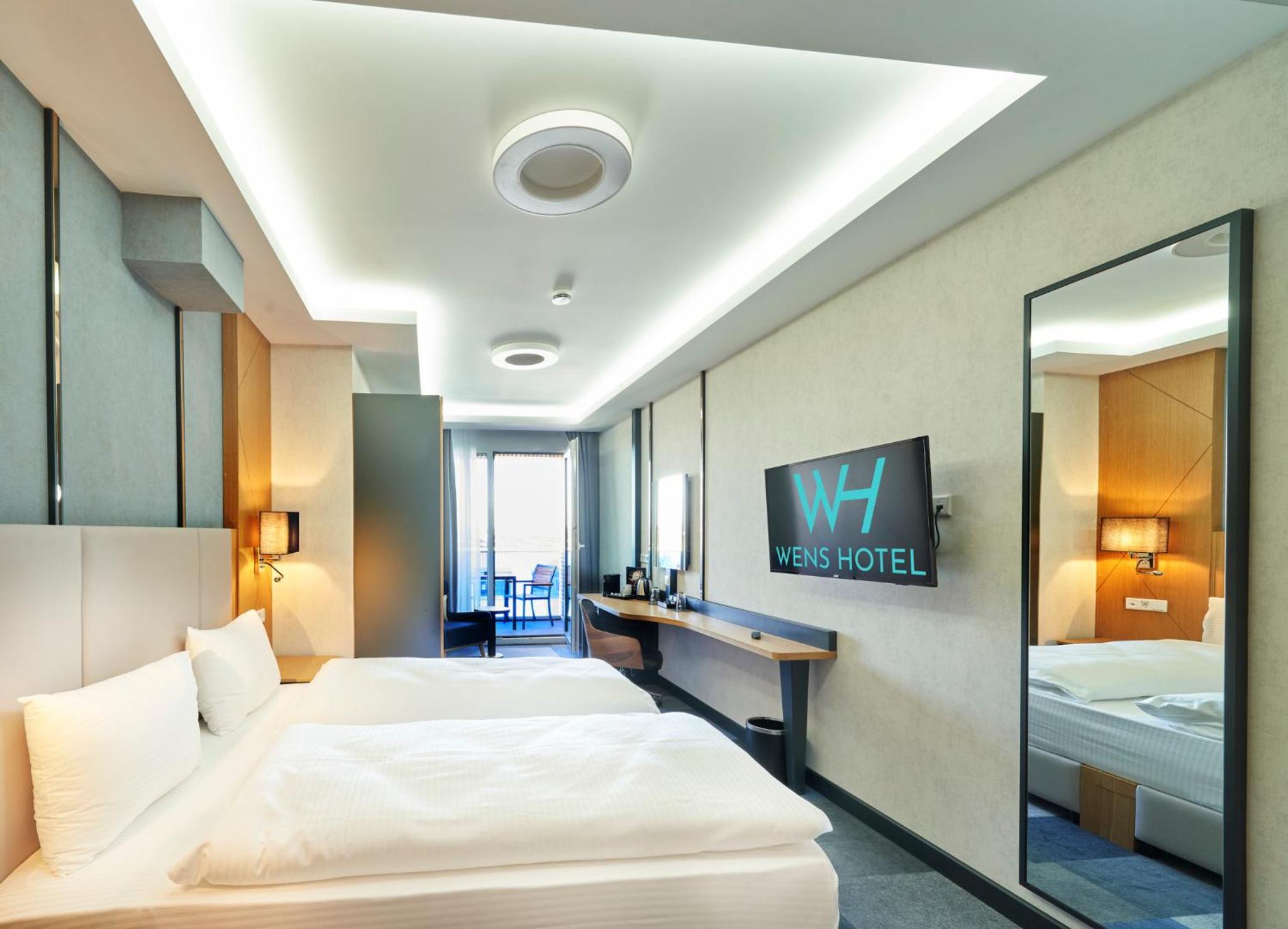 Suite with Balcony - Photo 4