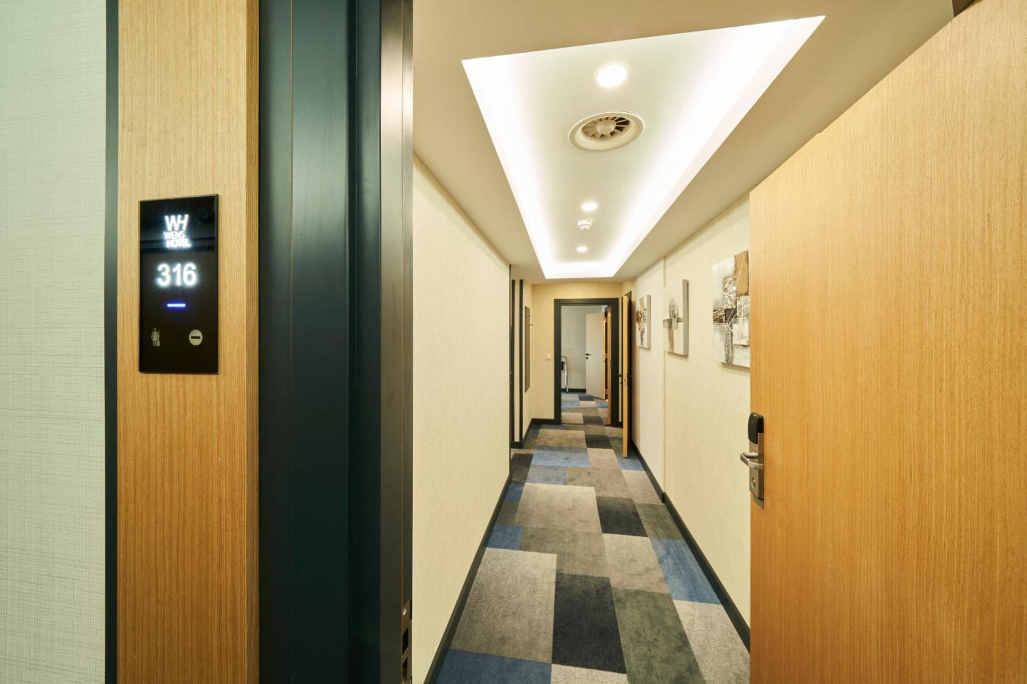 Suite with Balcony - Photo 5