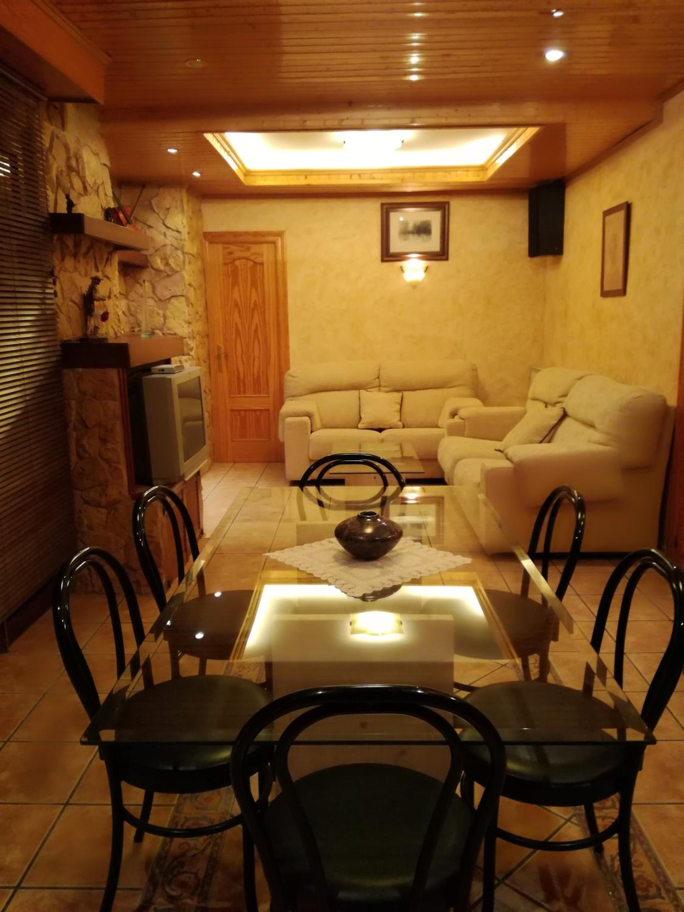 Four-Bedroom House photo 3
