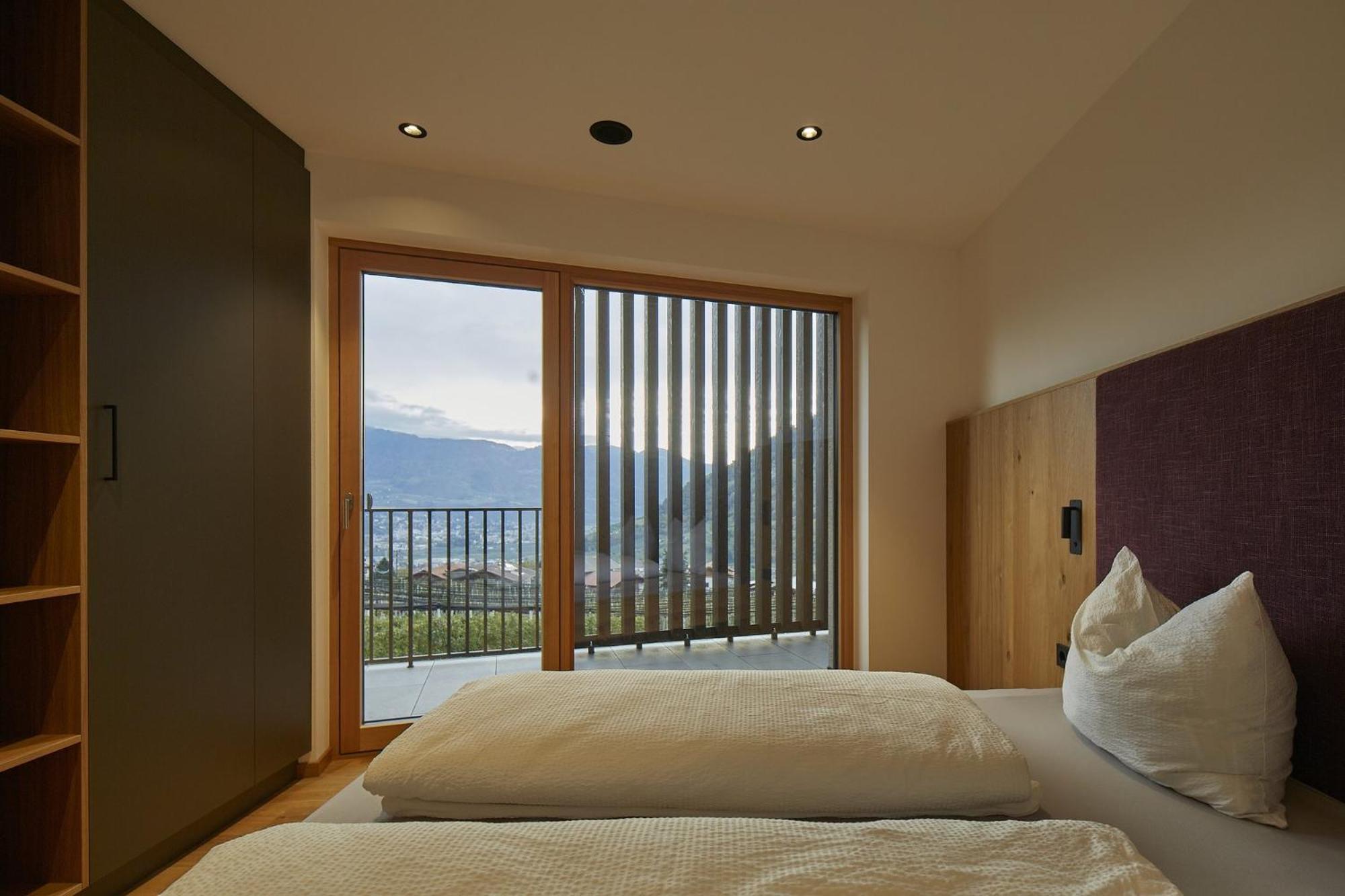 Two-Bedroom Deluxe Apartment with Garden View photo 1