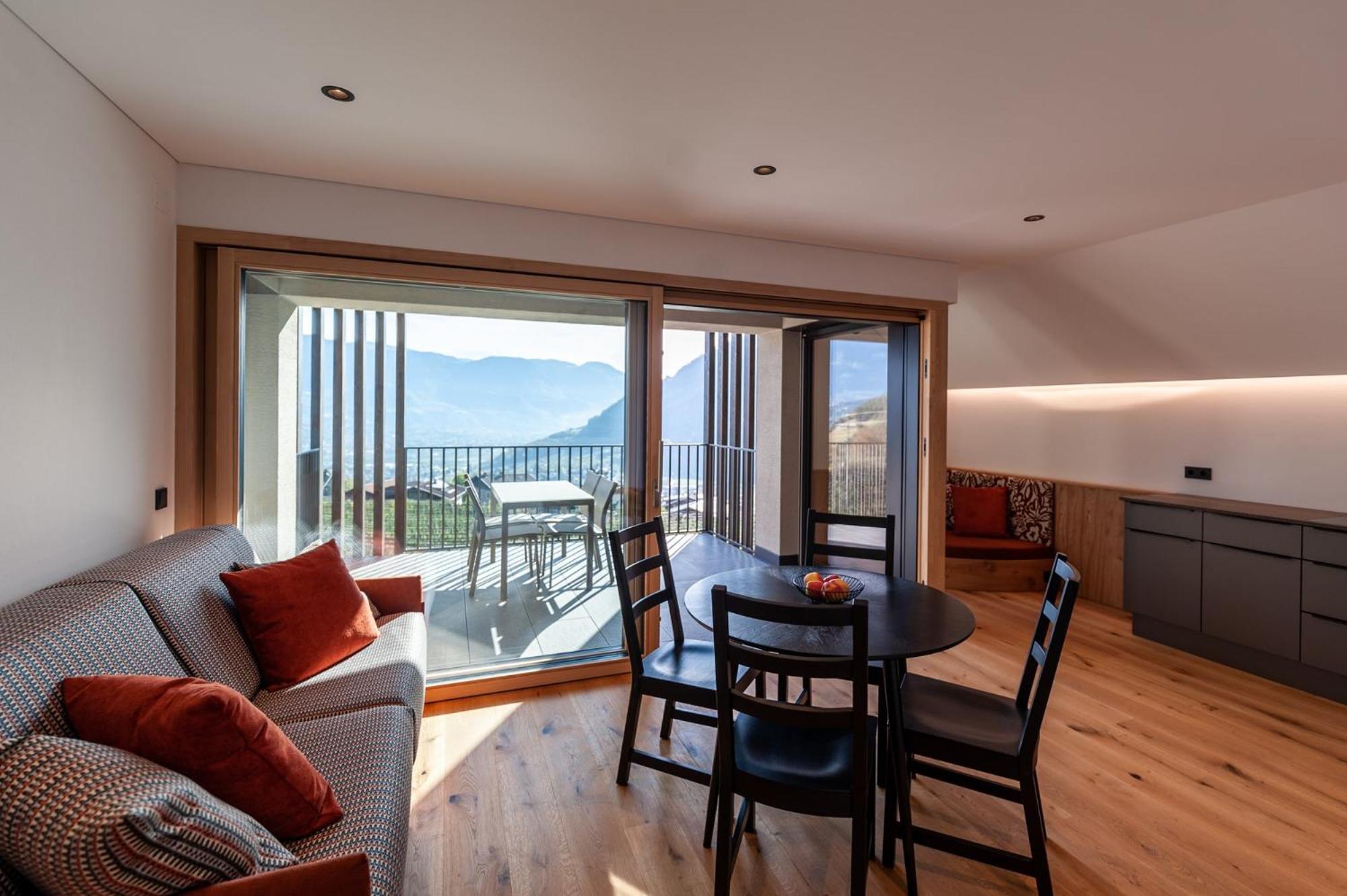 Two-Bedroom Deluxe Apartment with Garden View photo 1