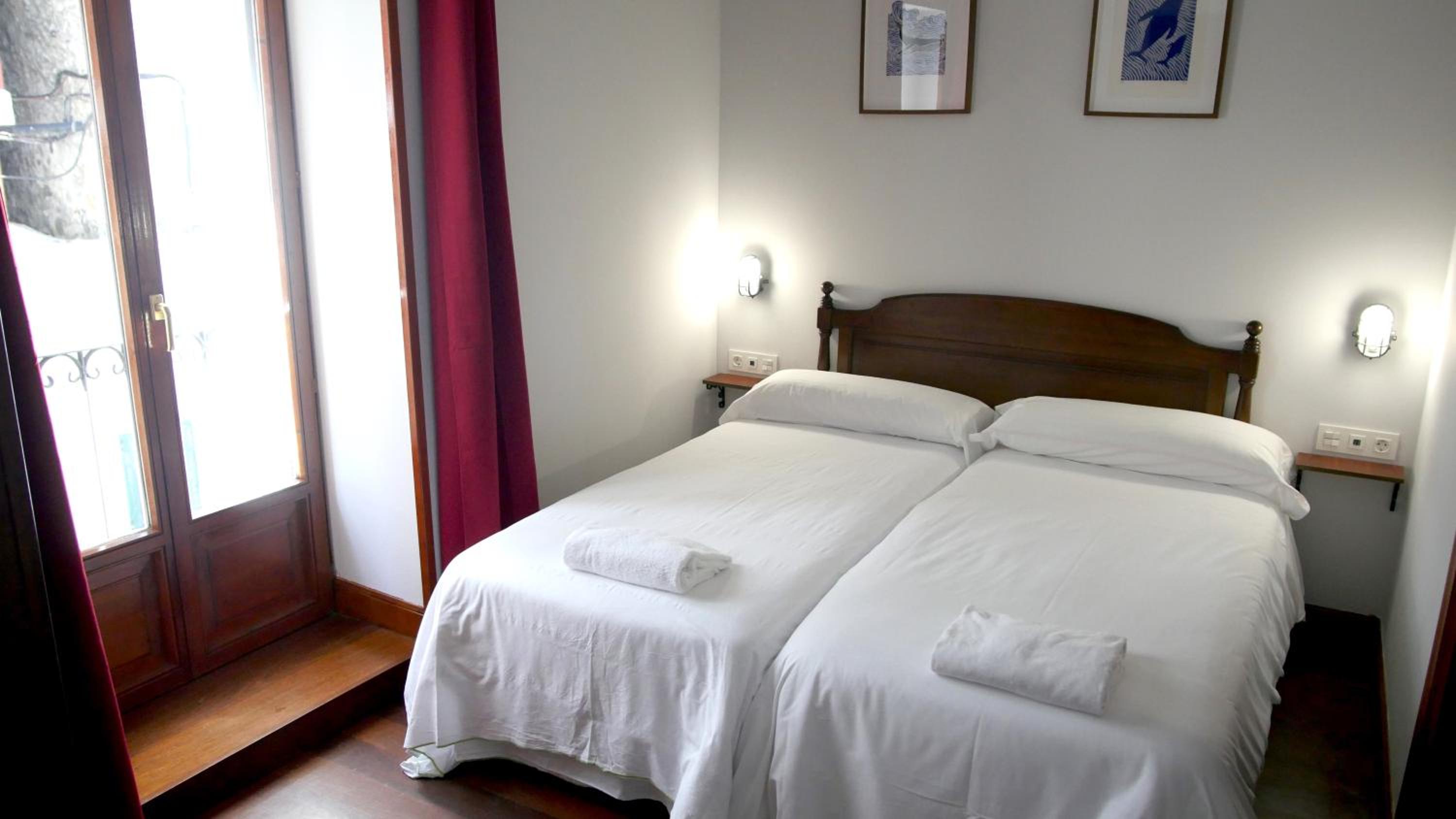 Standard Double Room - Photo 2