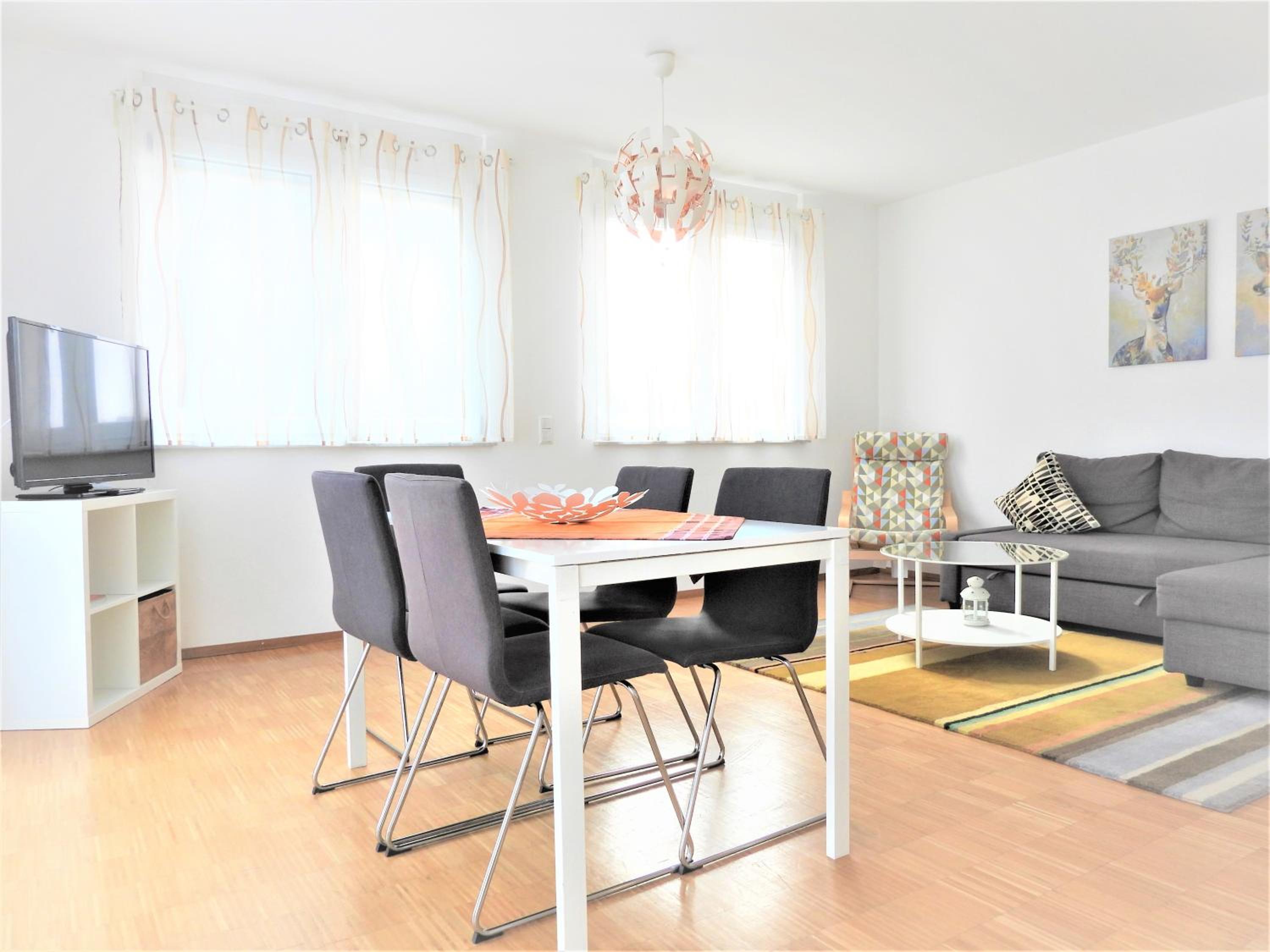 One-Bedroom Apartment E8