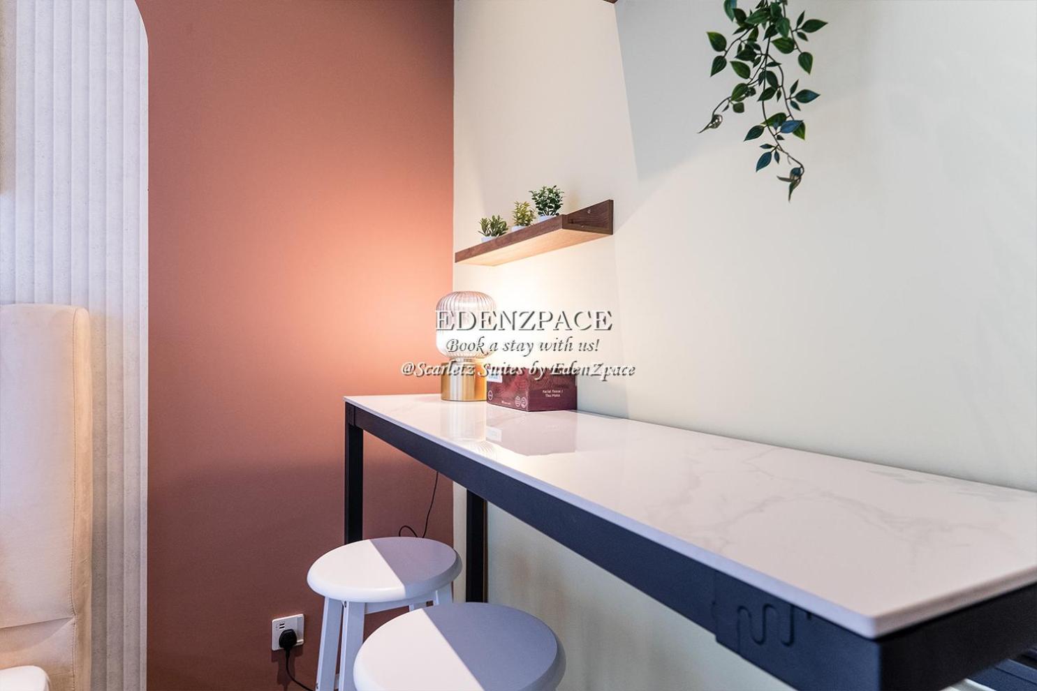 Modern Chic King Studio with Netflix