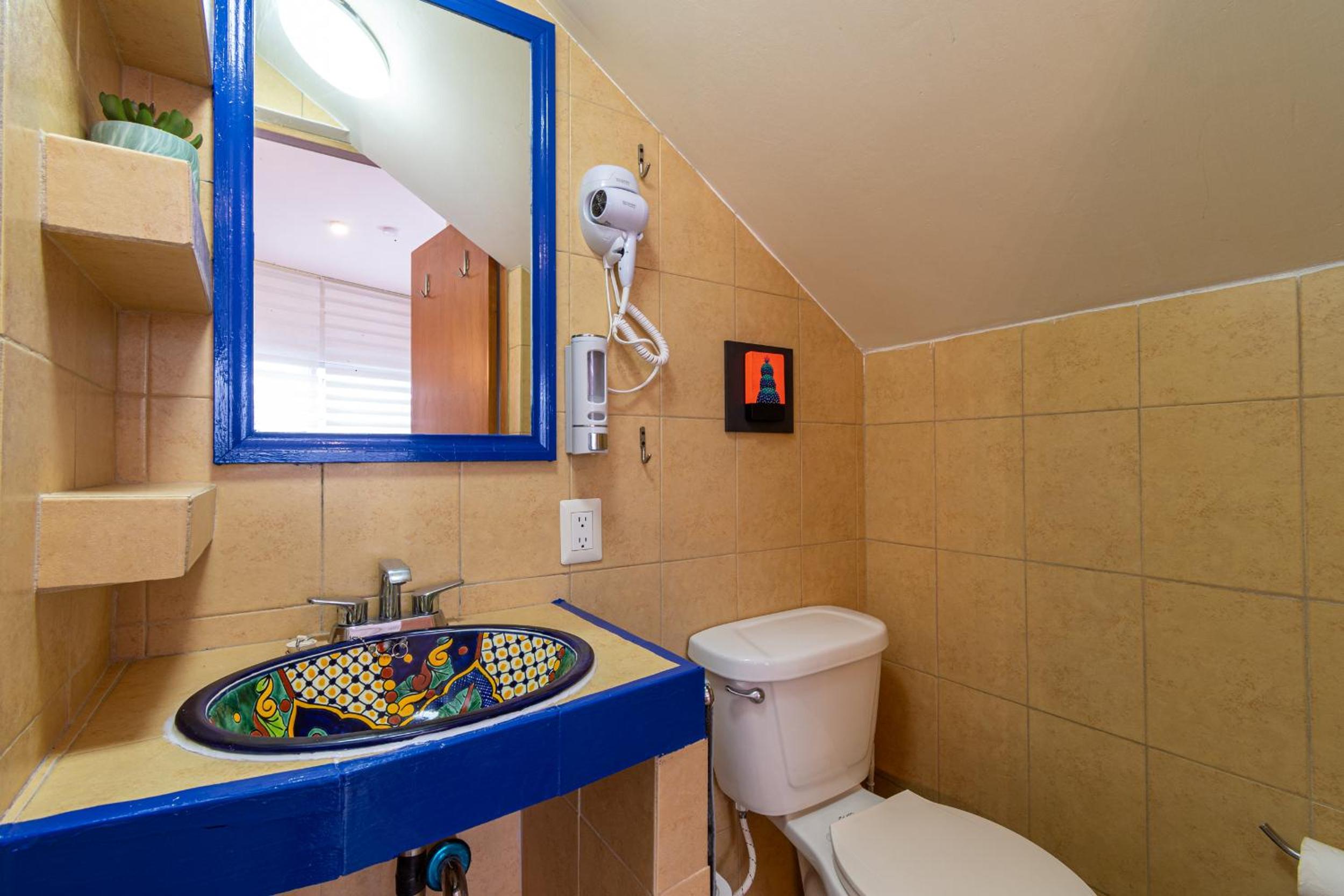 Deluxe Double Room - Photo 11