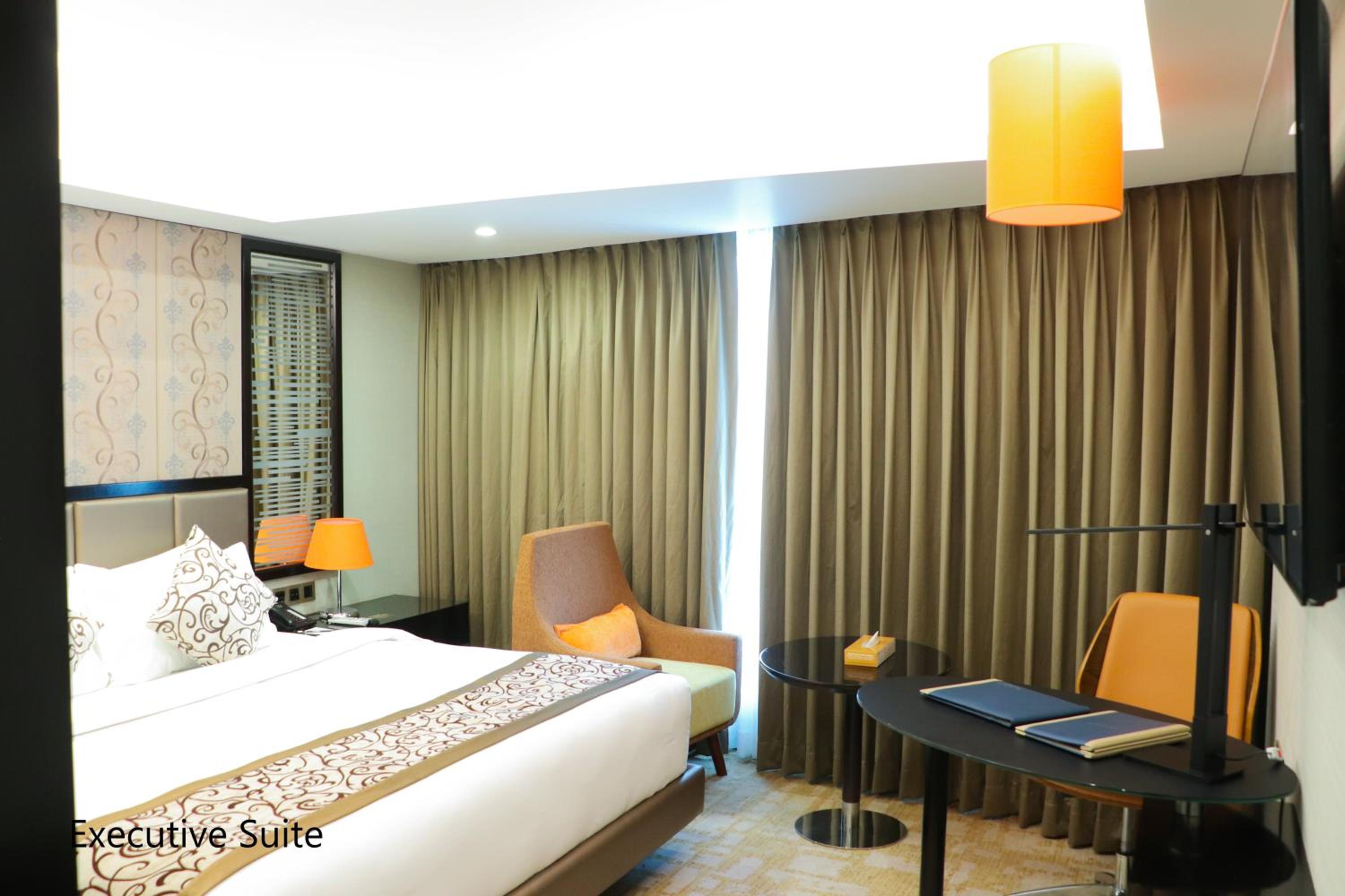 Executive Club Suite (Access to the Club Lounge for guests aged 18 or above) - Photo 1