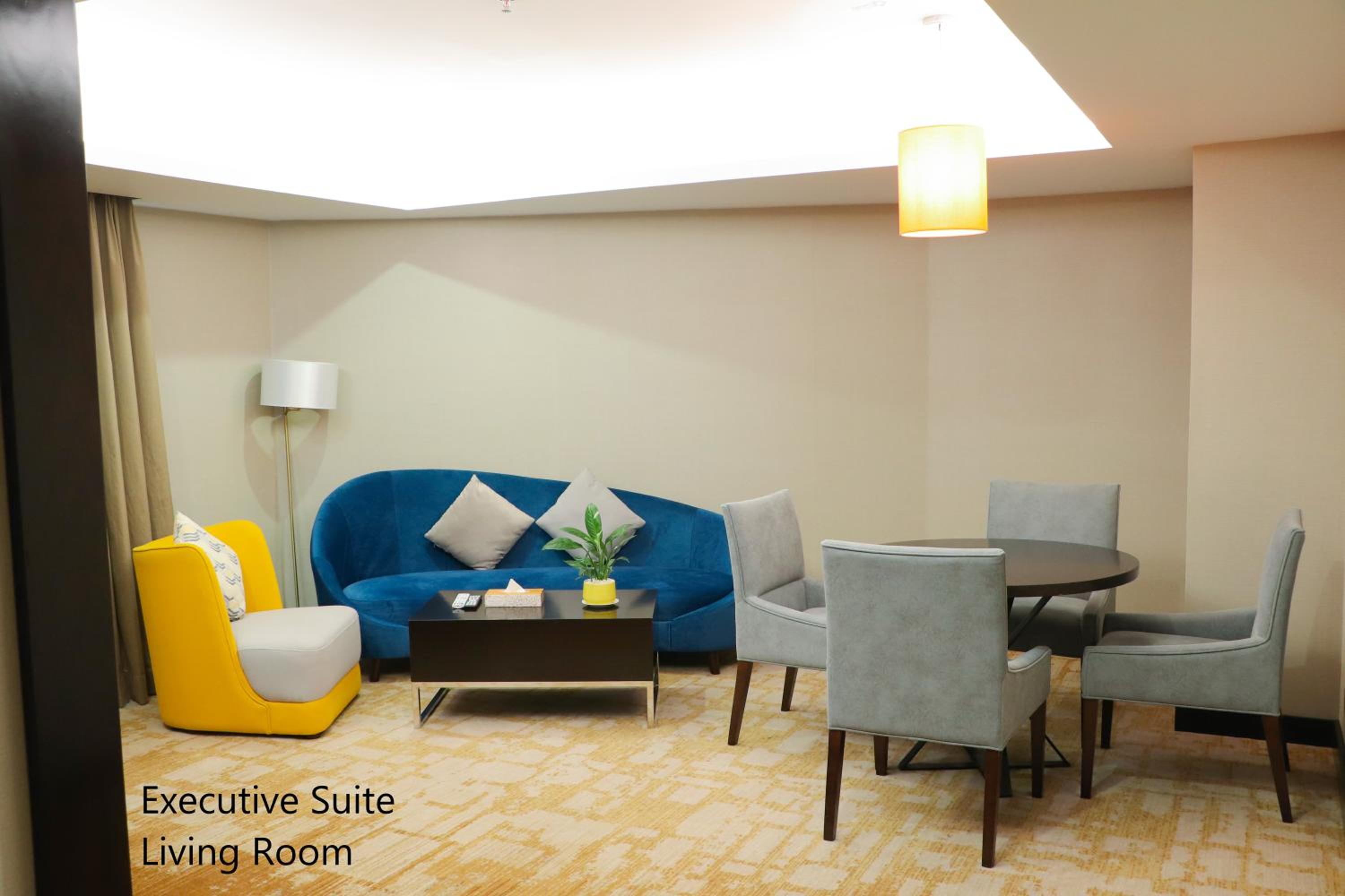 Executive Club Suite (Access to the Club Lounge for guests aged 18 or above) - Photo 2