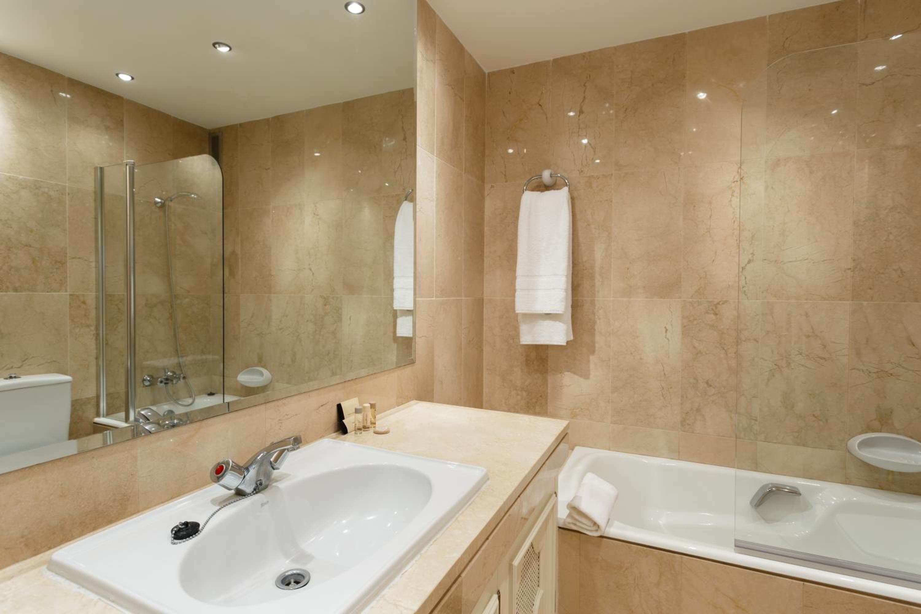 One-Bedroom Apartment - Photo 3