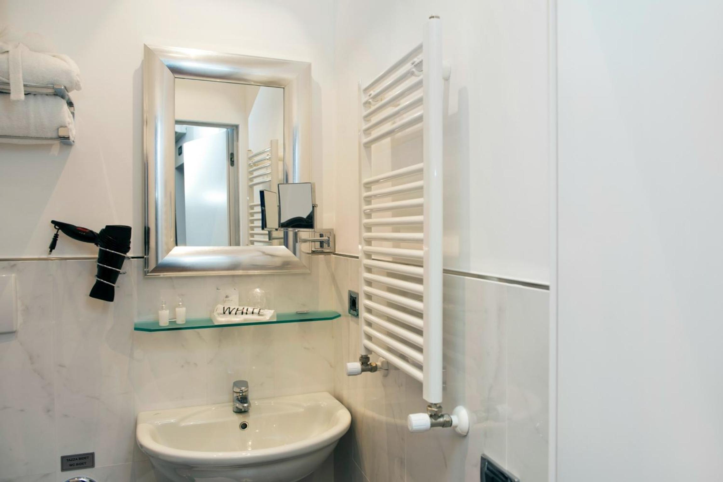 Standard Double or Twin Room photo 3