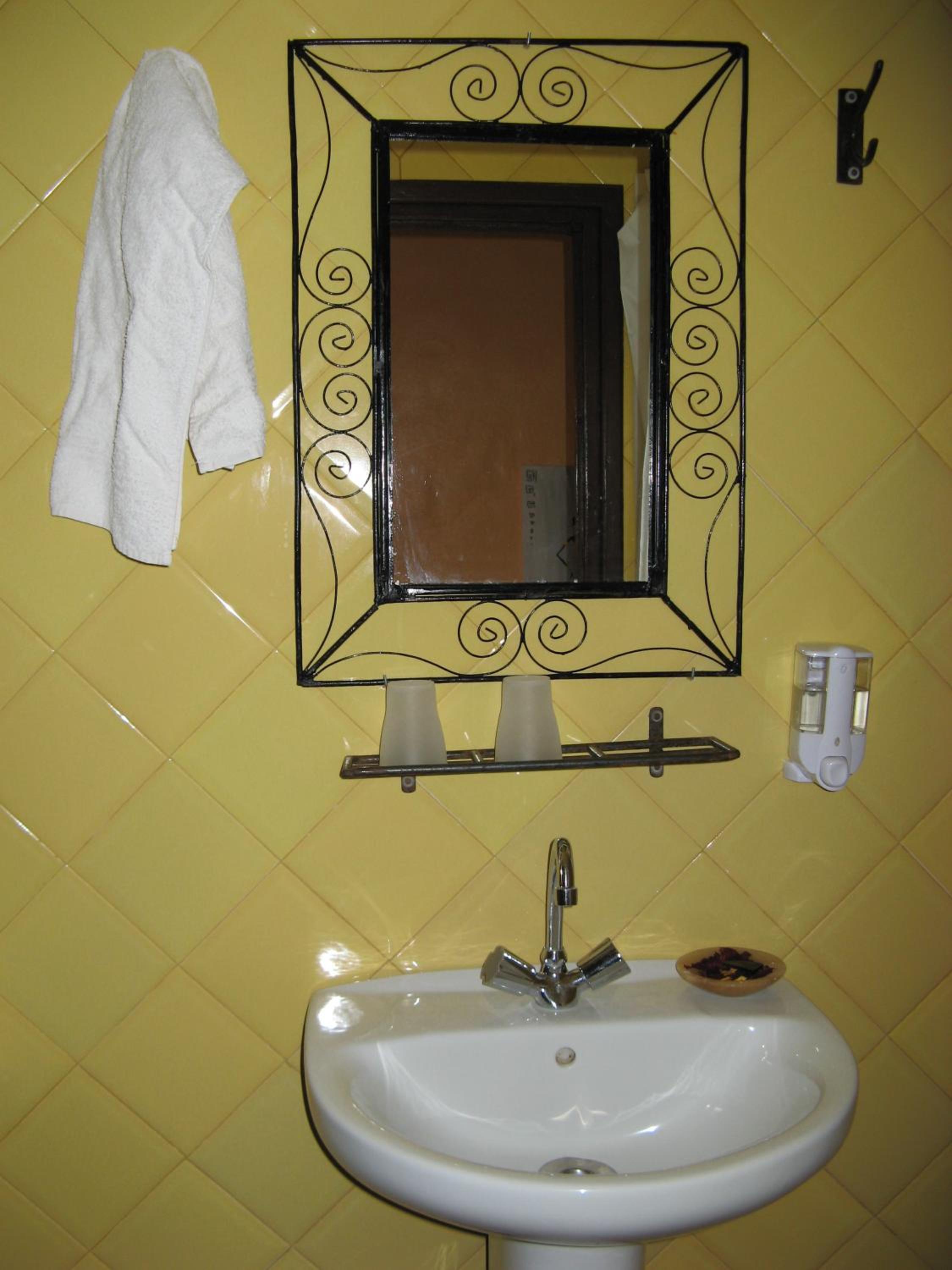 Single Room photo 3