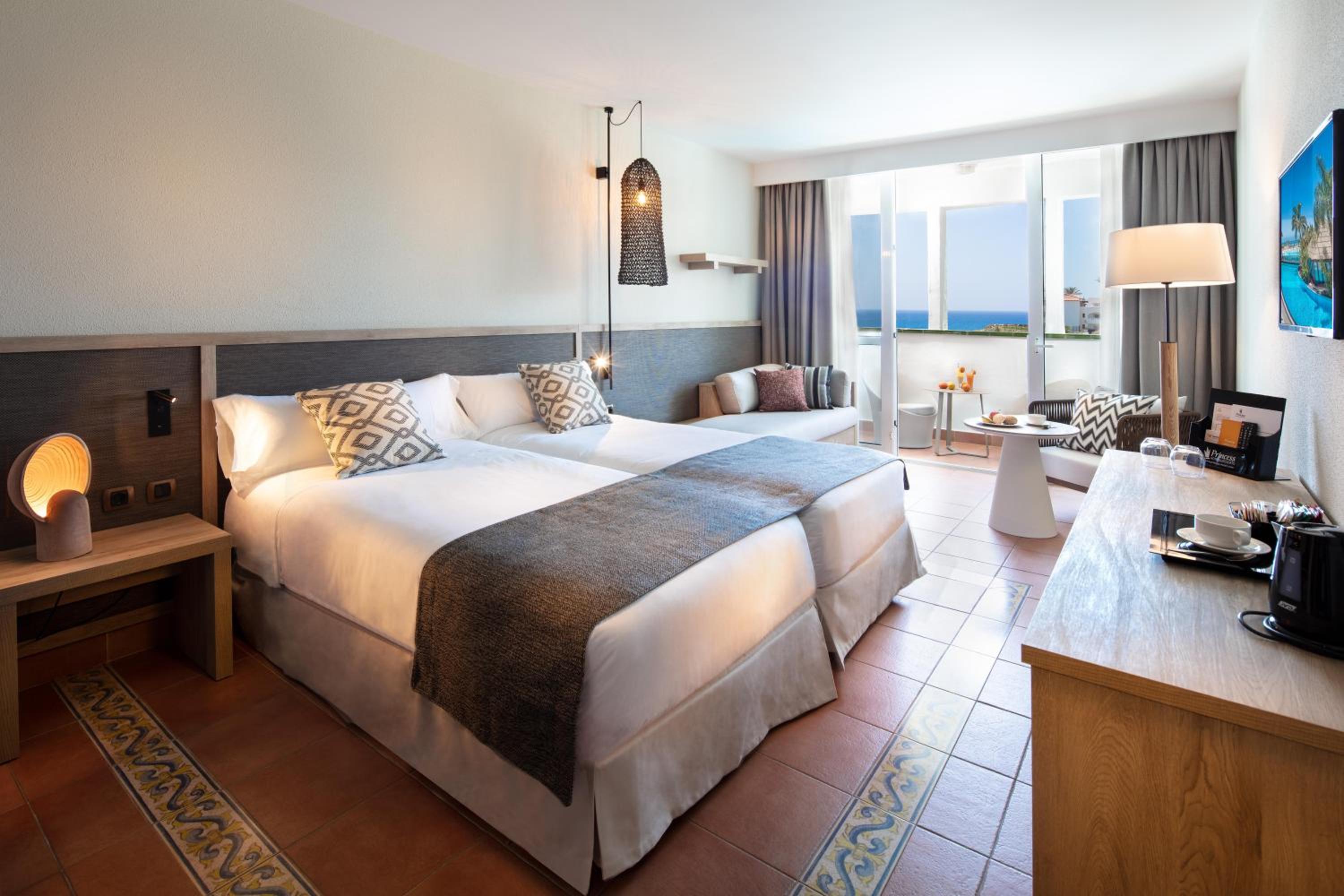 Habitación Doble Estándar con Vista al Mar (2 Adultos)