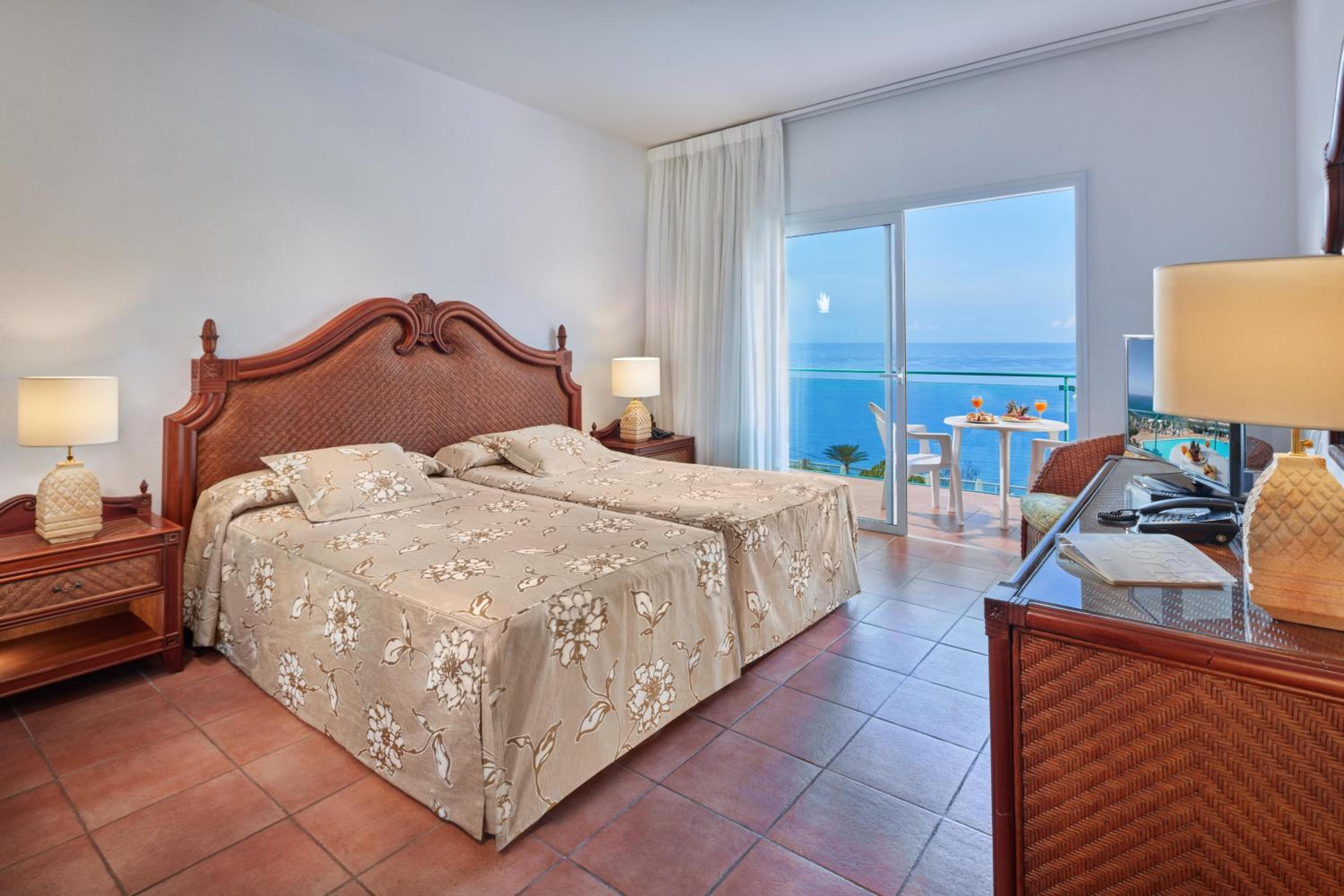 Suite (2 Adults) photo 3