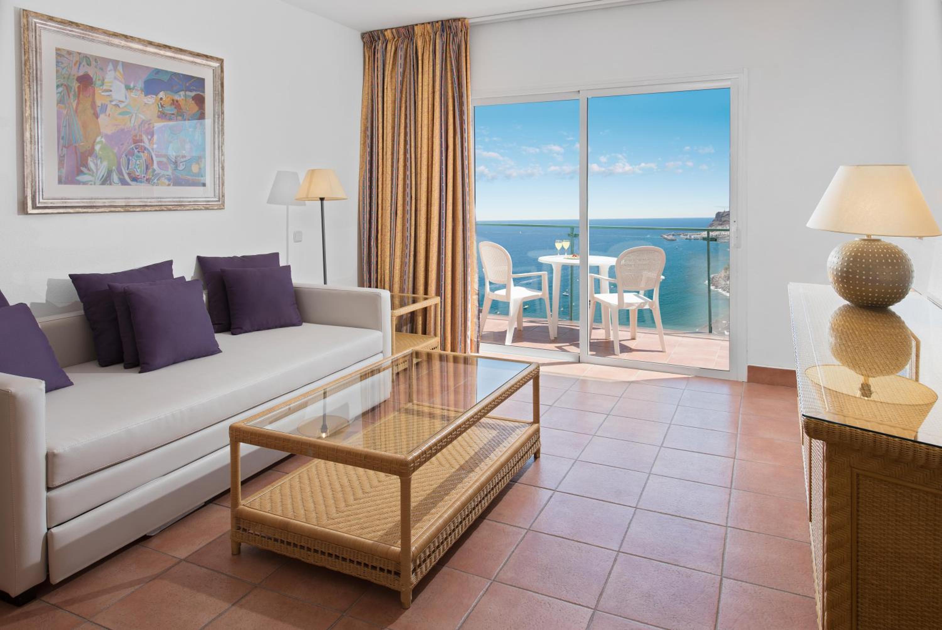 Suite (2 Adults + 2 Children) photo 2