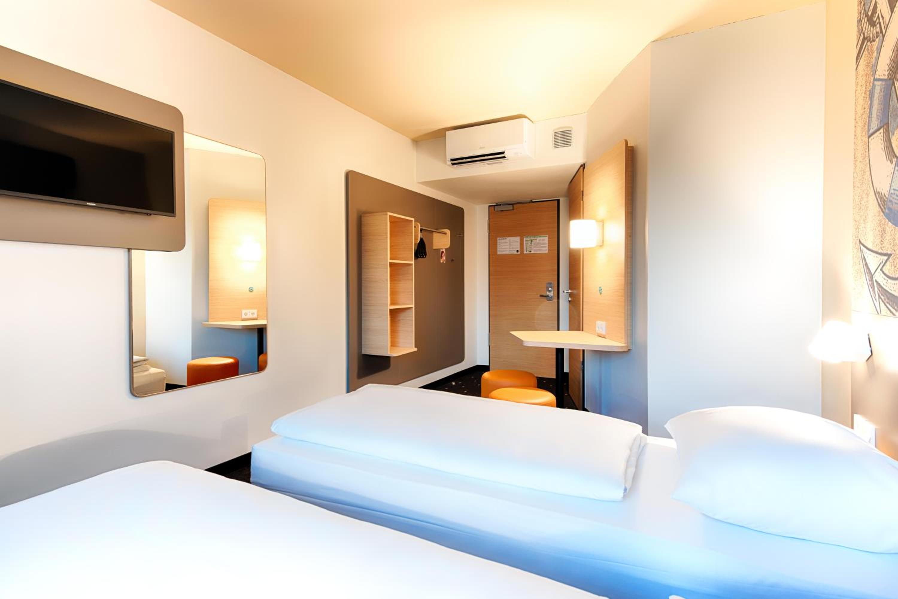Twin Room - Photo 3