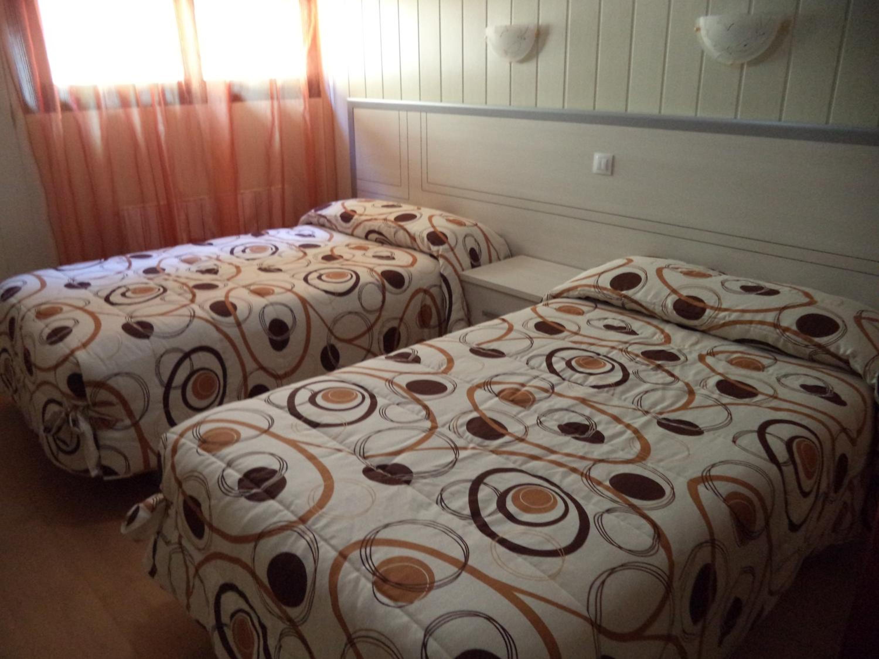 Twin Room - Photo 16