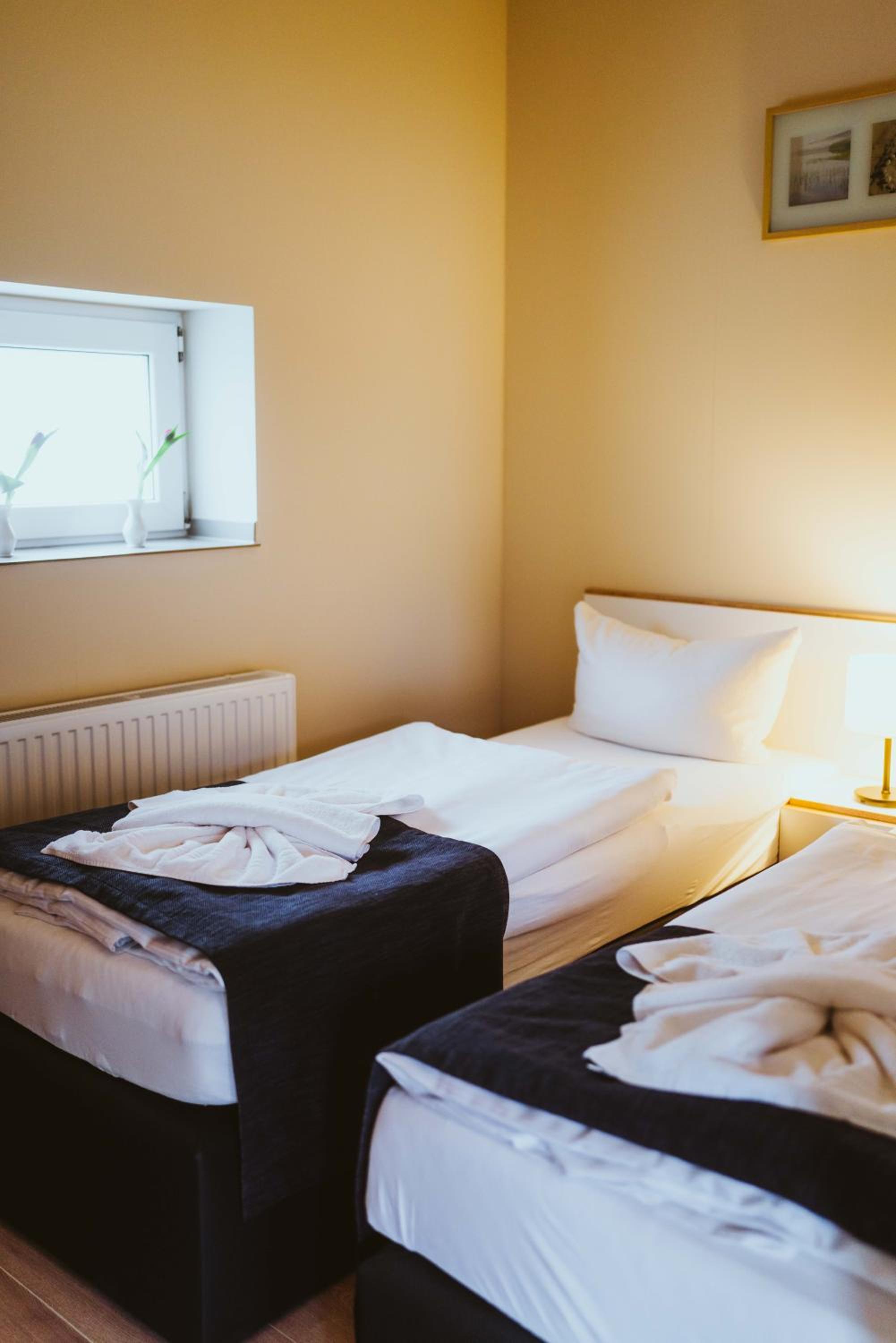One-Bedroom Apartment thumbnail 6