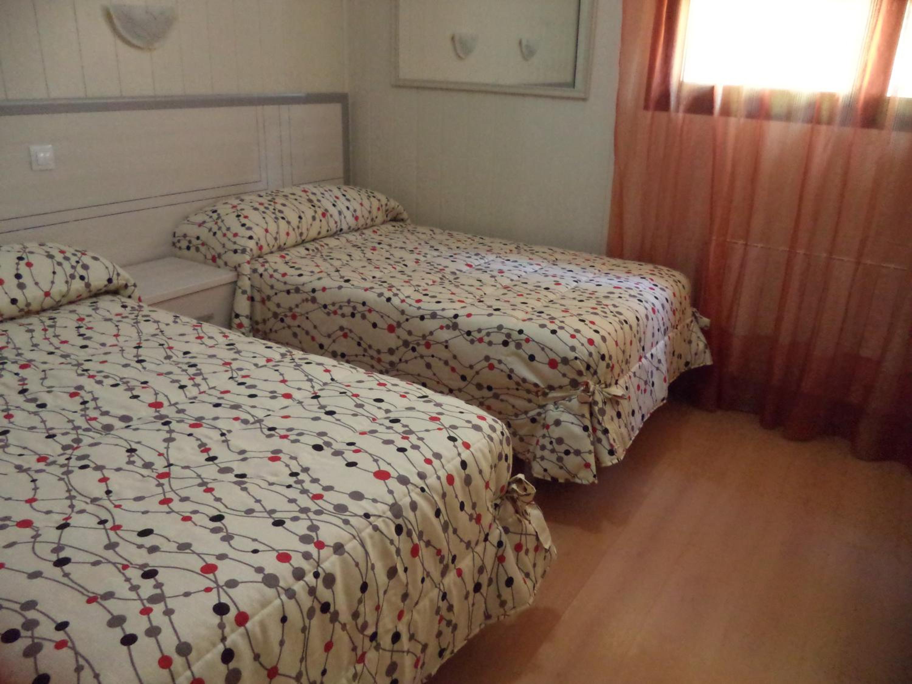 Twin Room - Photo 9