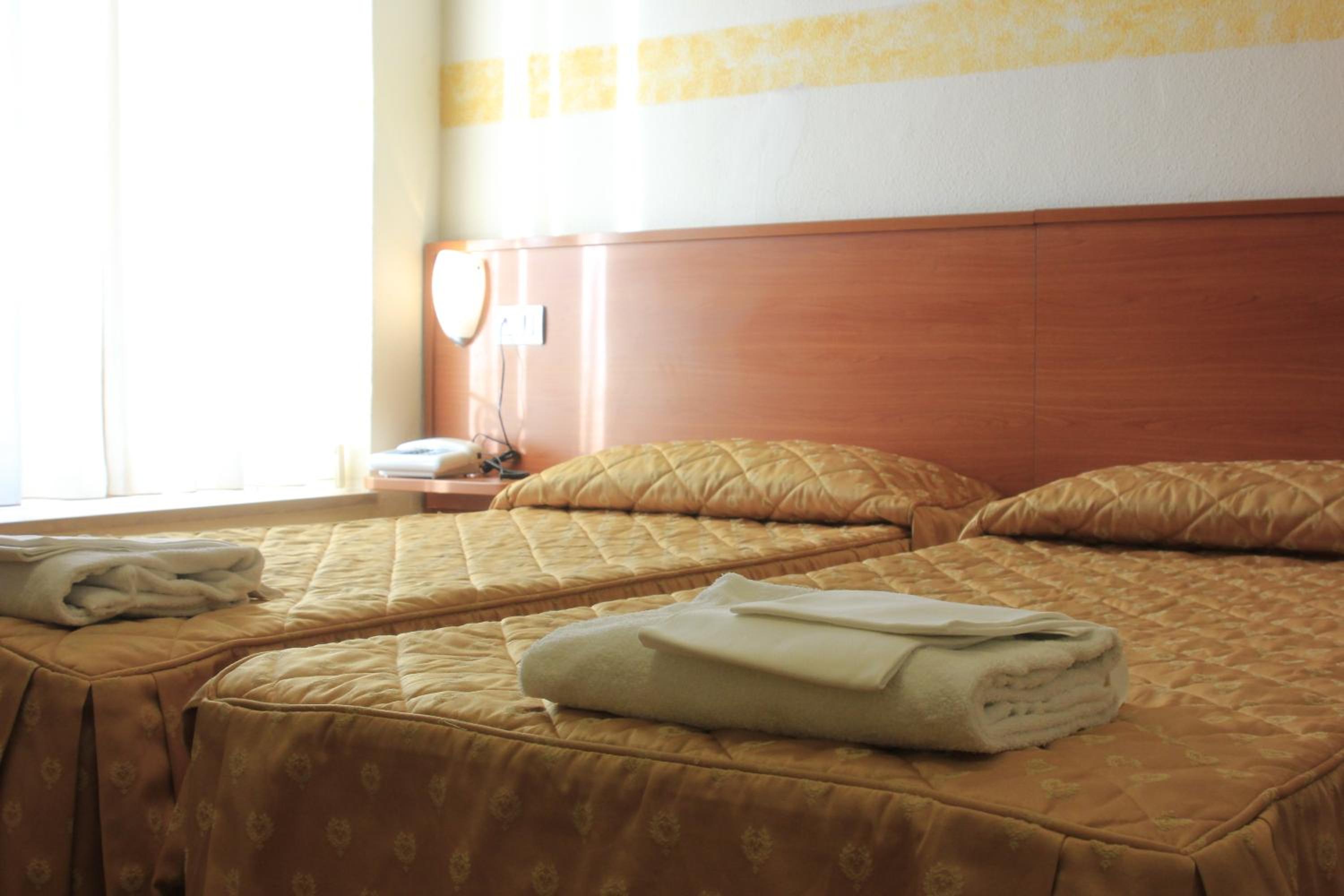 Twin Room - Photo 1