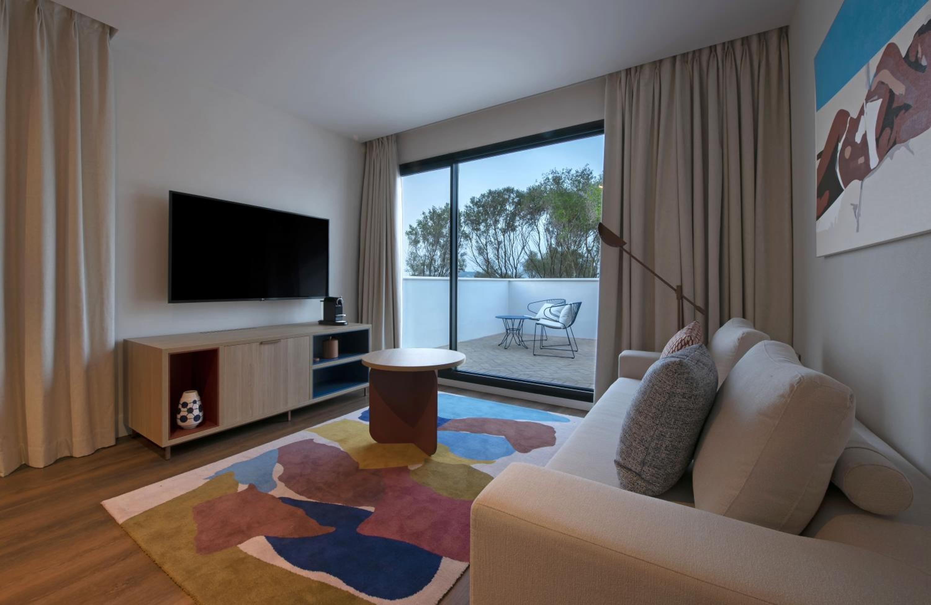 Loft with One King Bed and Terrace (Non Smoking) photo 2