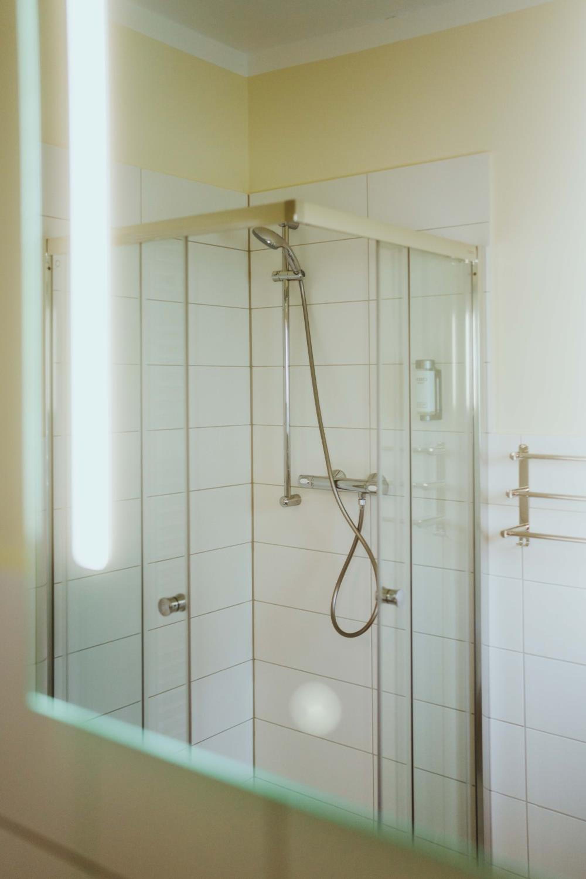One-Bedroom Apartment thumbnail 5