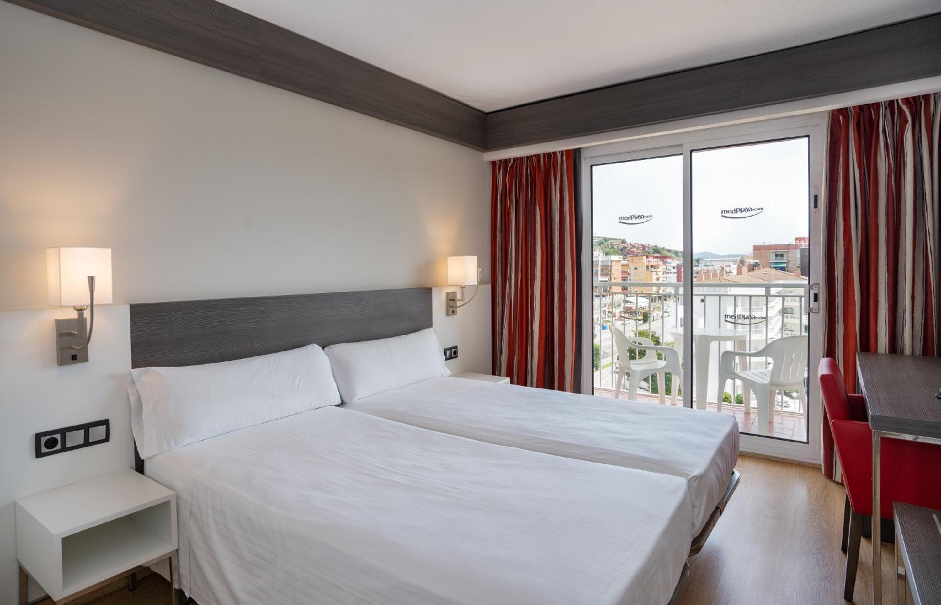 Double Room with Balcony (3 Adults) - Photo 4