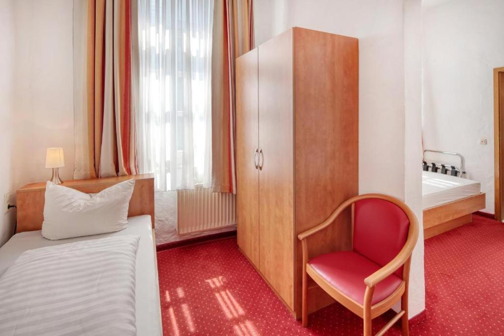 Triple Room with Private Bathroom - Photo 1