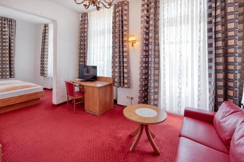 Quadruple Room with Private Bathroom - Photo 2
