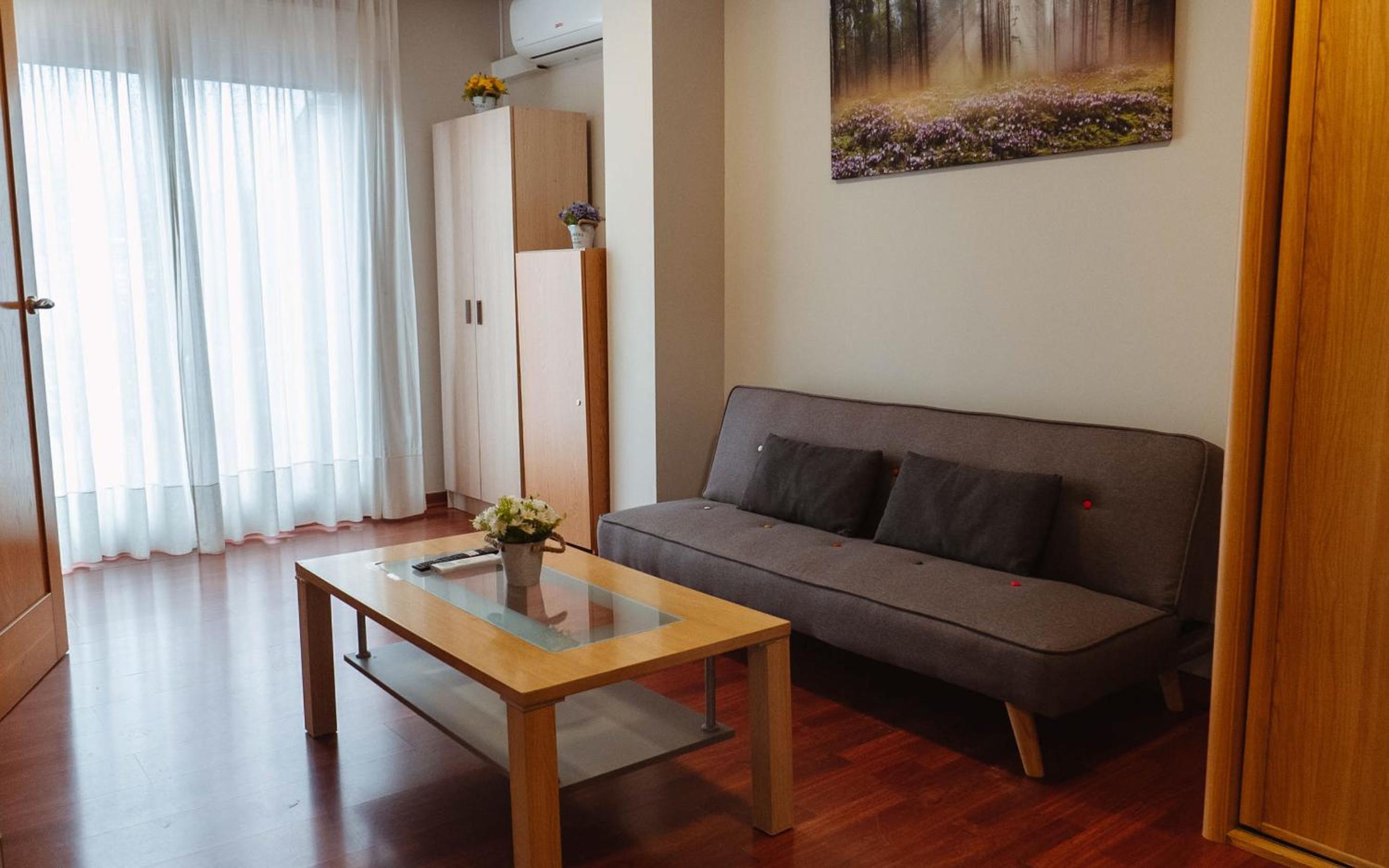 Apartment with Balcony - Photo 5
