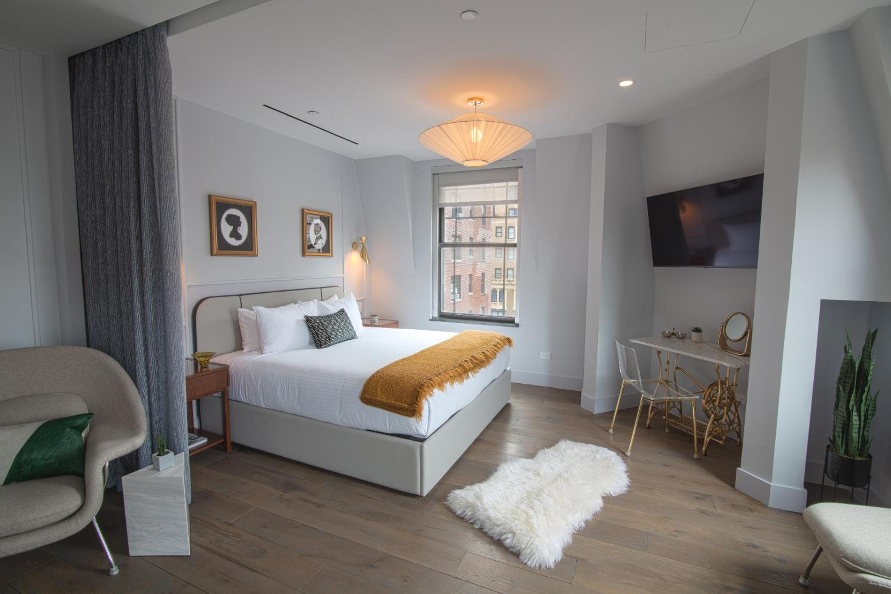 Hudson Two-bedroom Loft 1 King Bed and 2 Full Beds photo 2