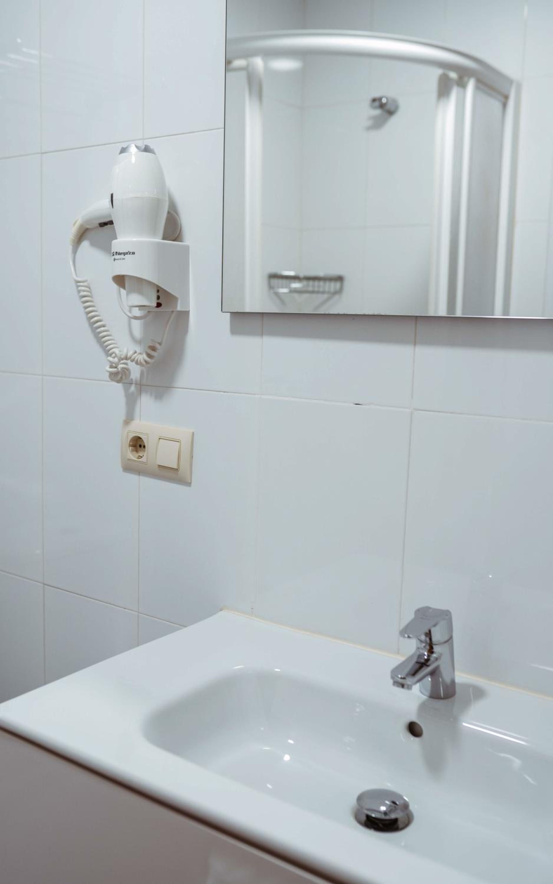 Apartment with Balcony - Photo 11