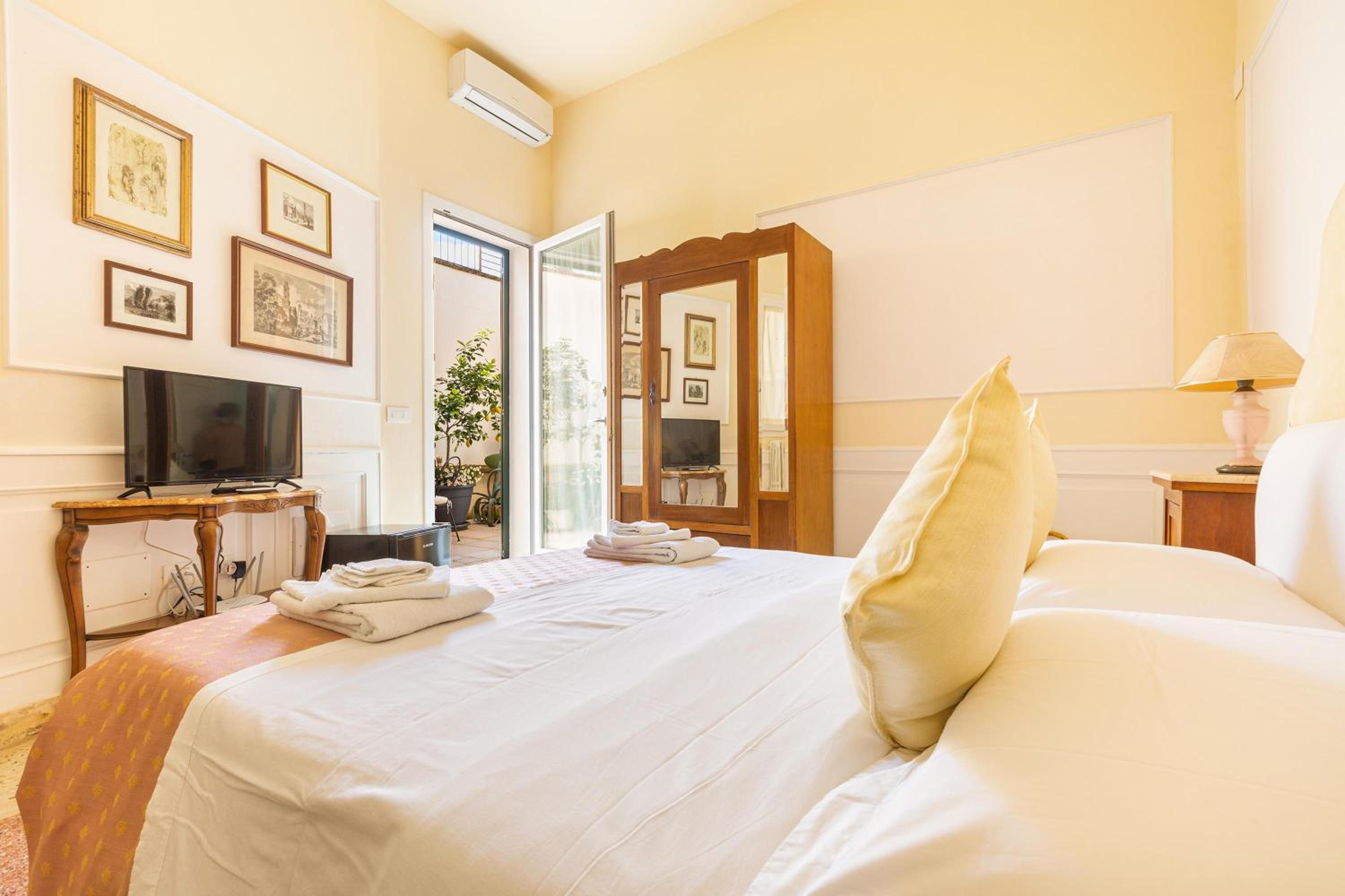 Double Room with Private Bathroom photo 1