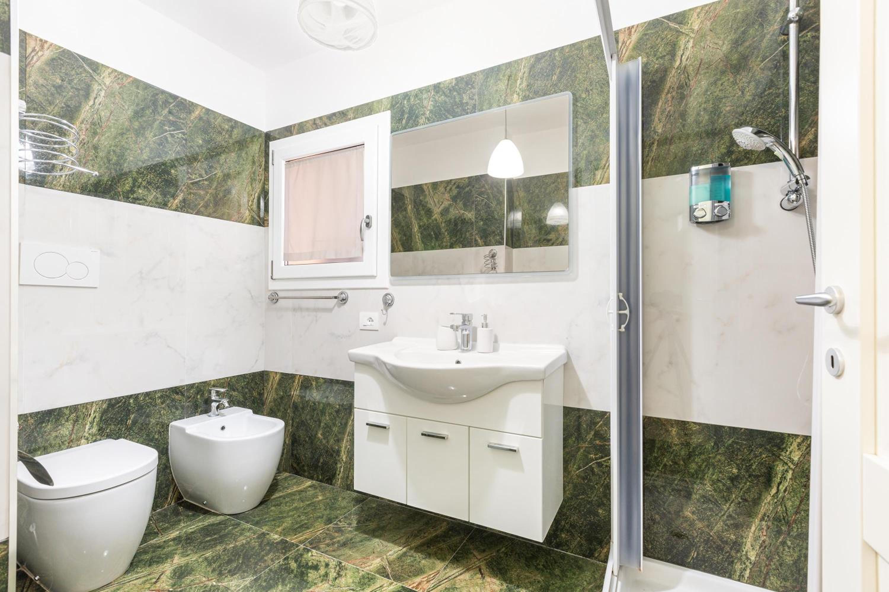 Double Room with Private Bathroom photo 2