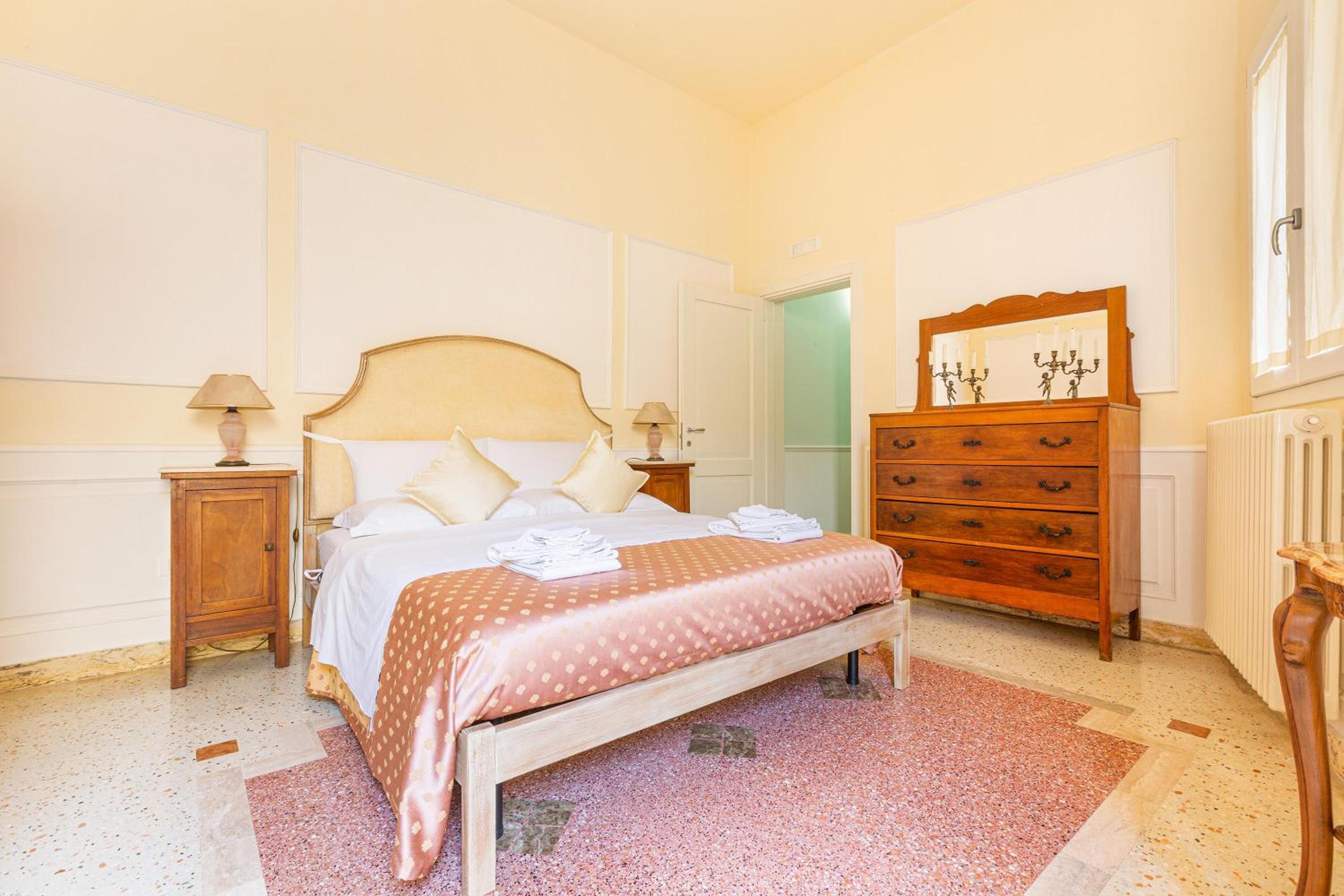 Double Room with Private Bathroom photo 3
