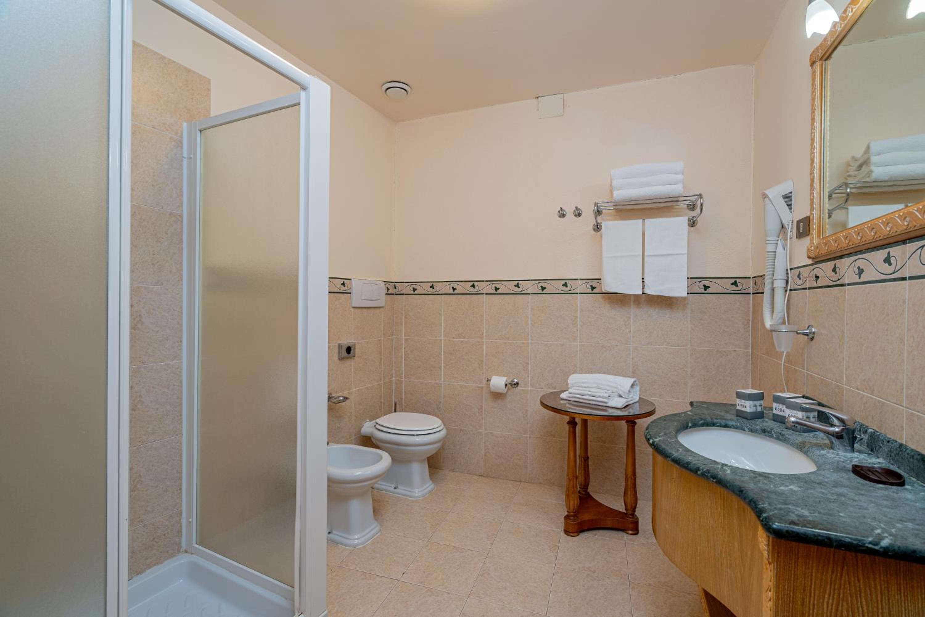 Double or Twin Room - Photo 25