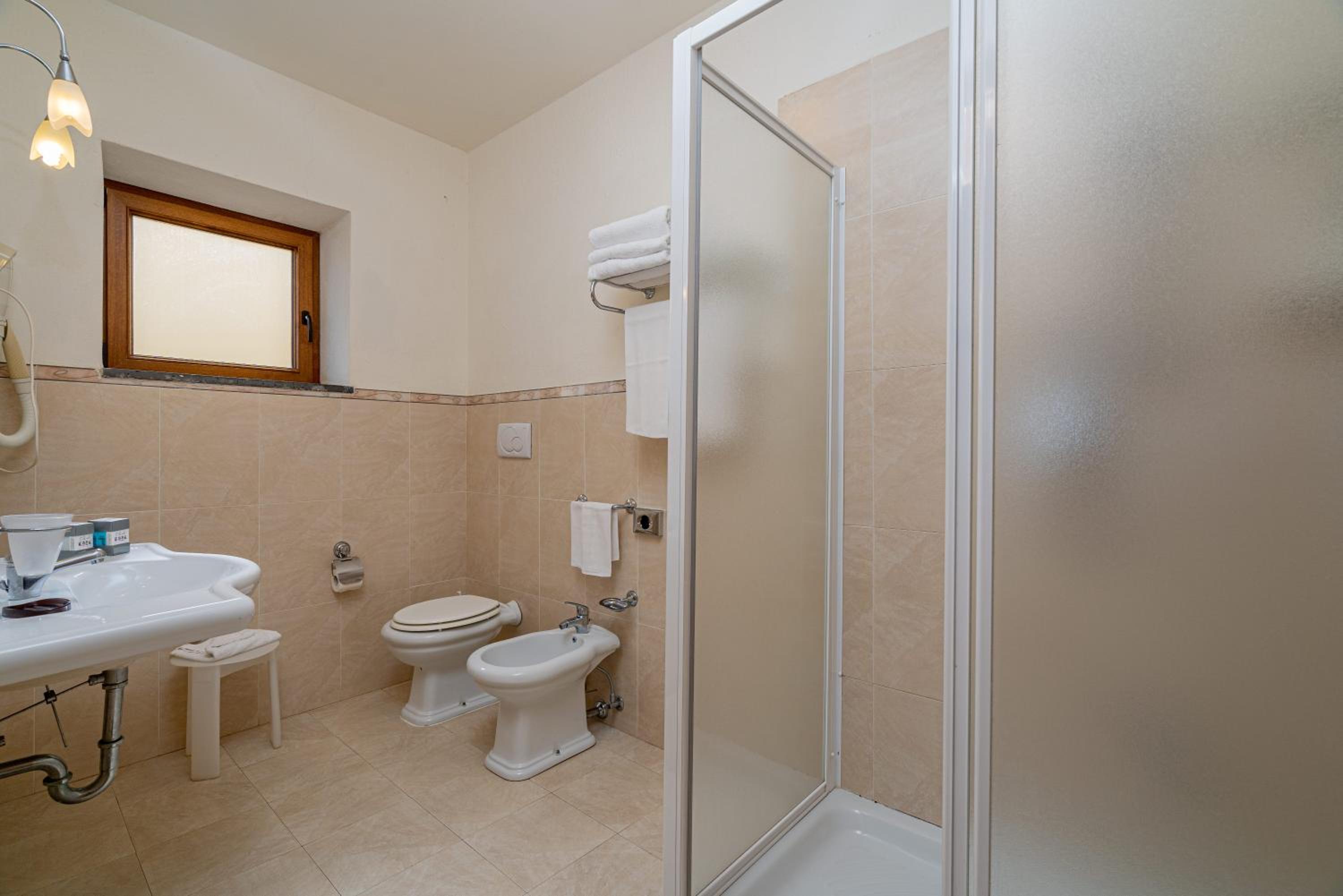 Double or Twin Room - Photo 26
