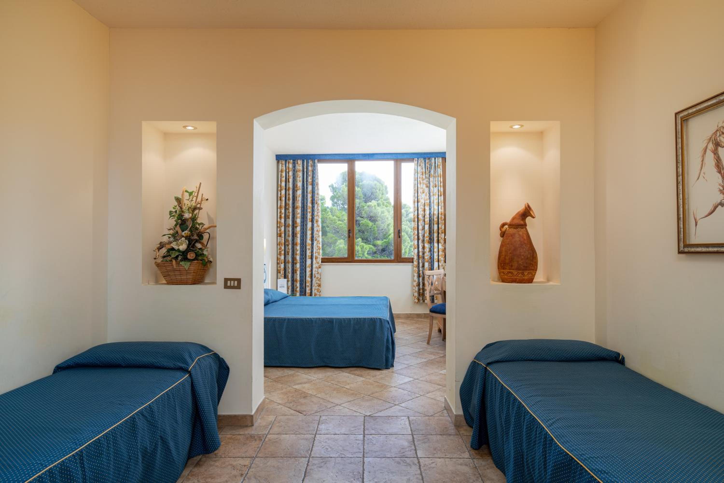 Superior Quadruple Room - Photo 21