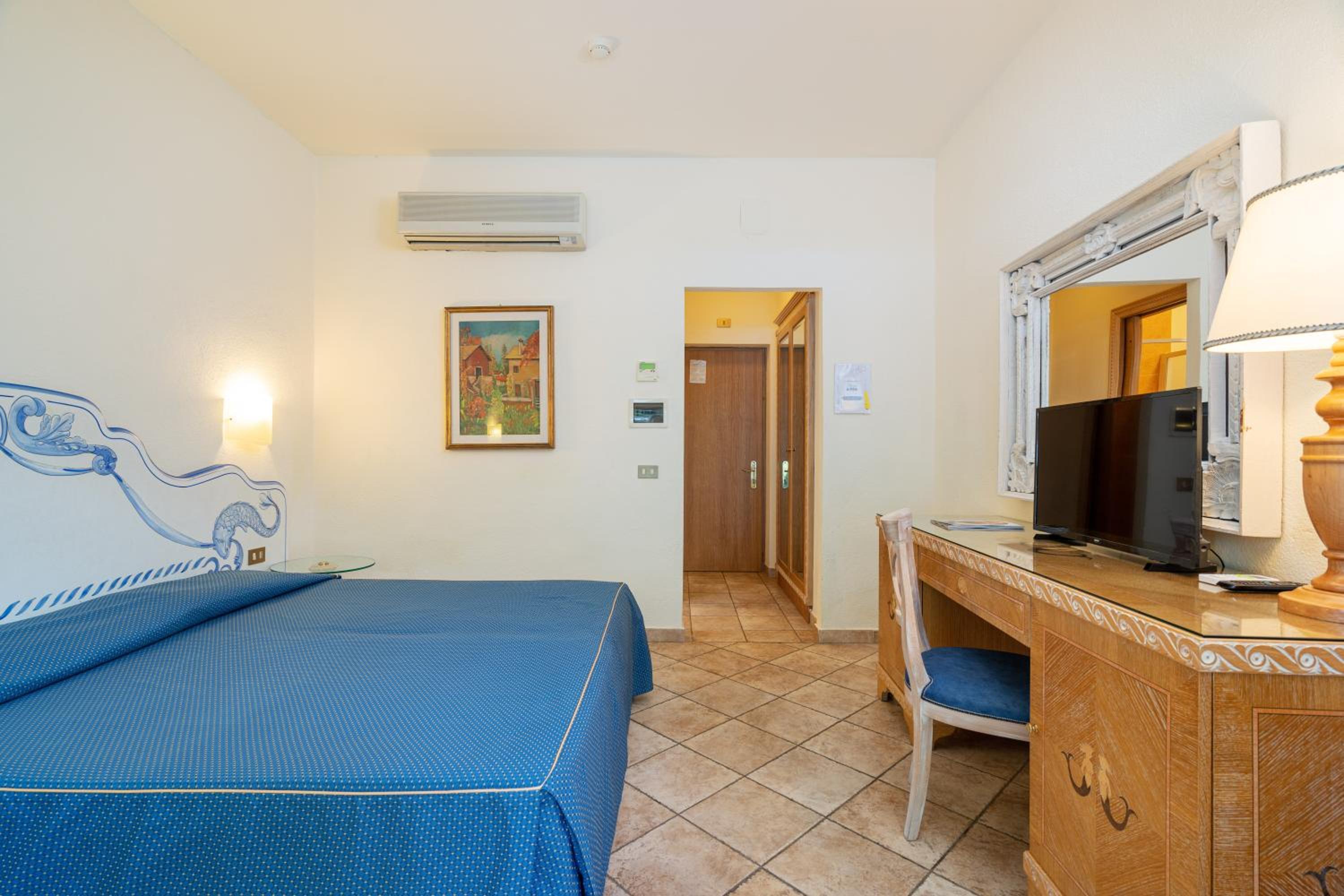 Double or Twin Room - Photo 23