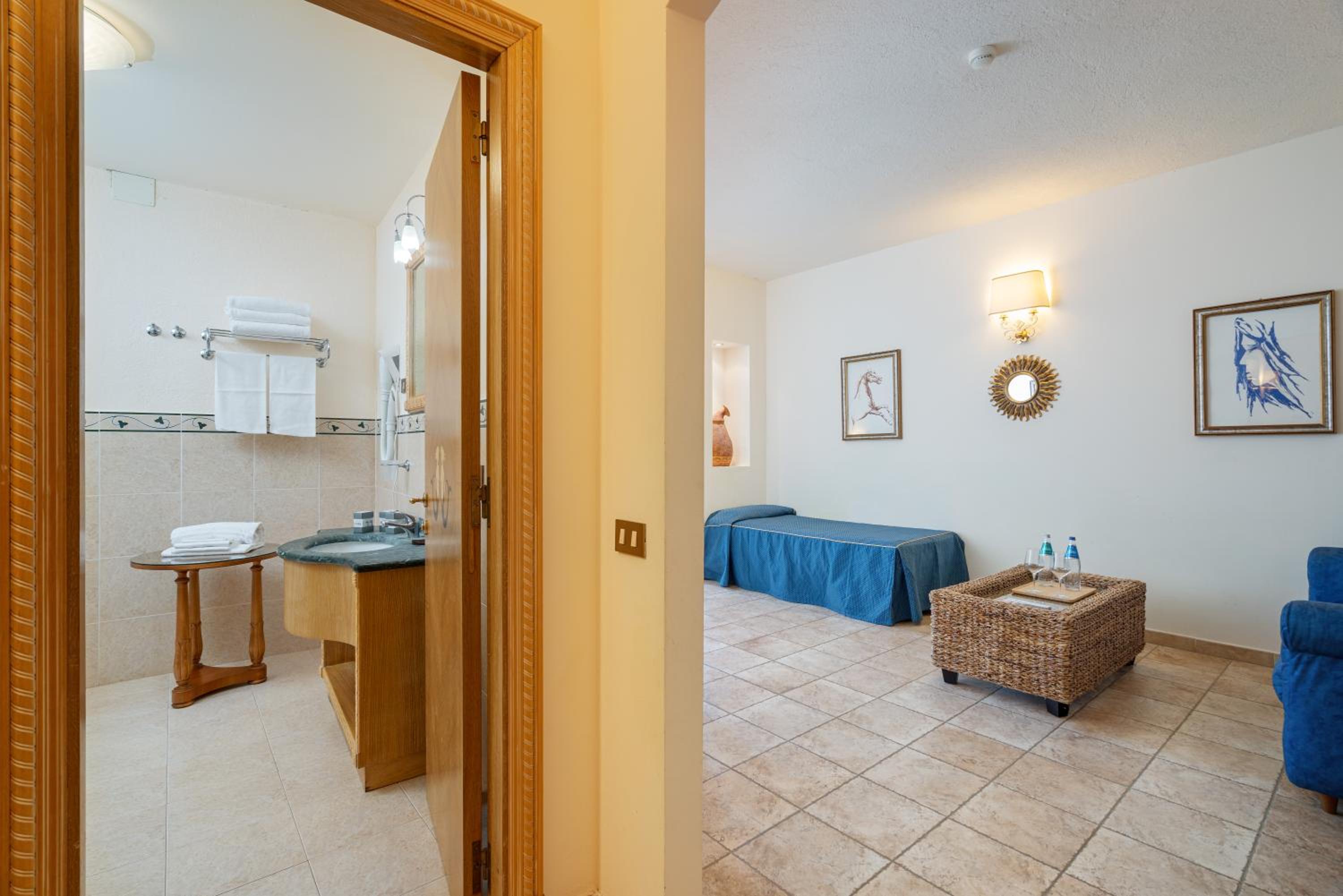 Quadruple Room - Photo 22