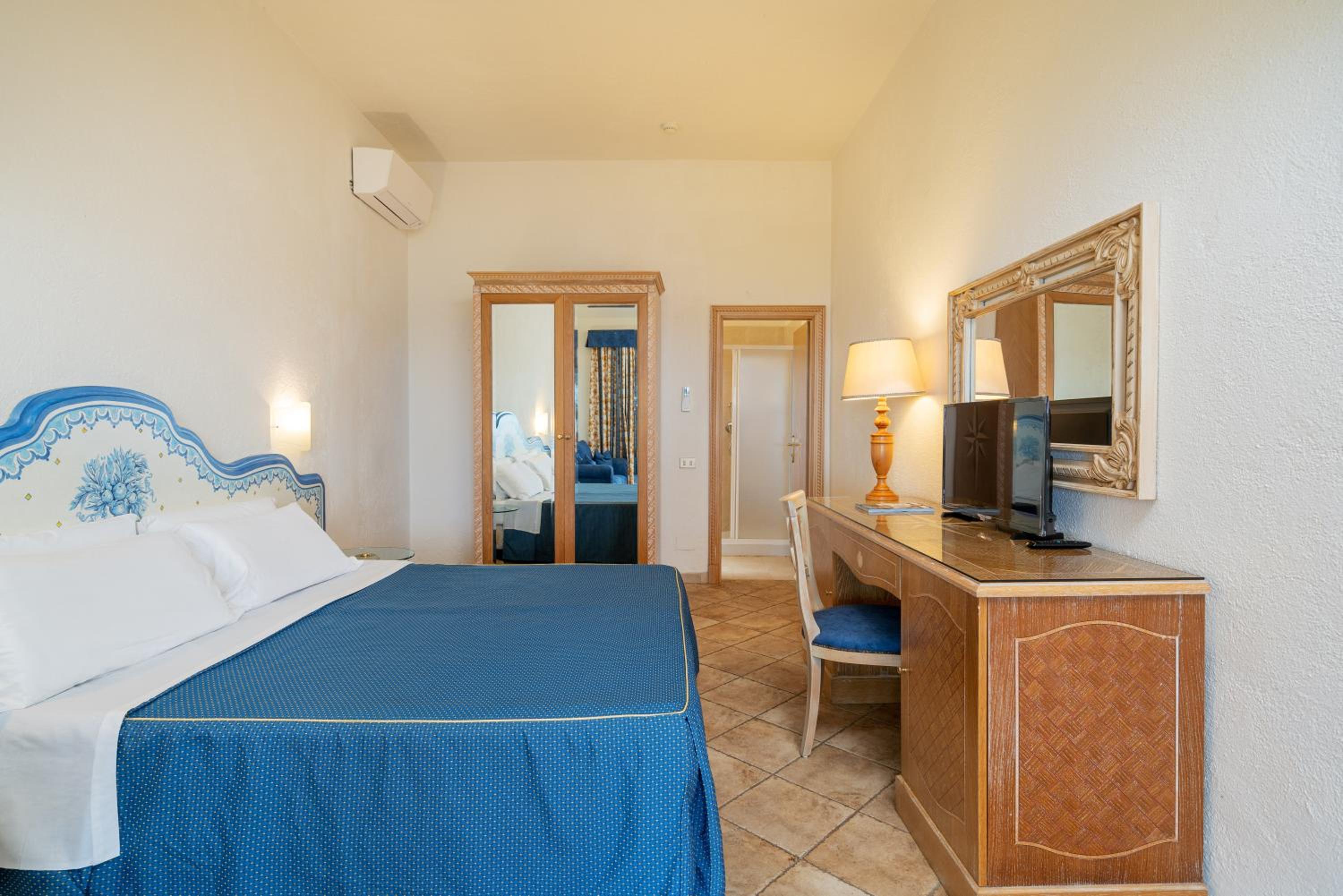 Double or Twin Room - Photo 13