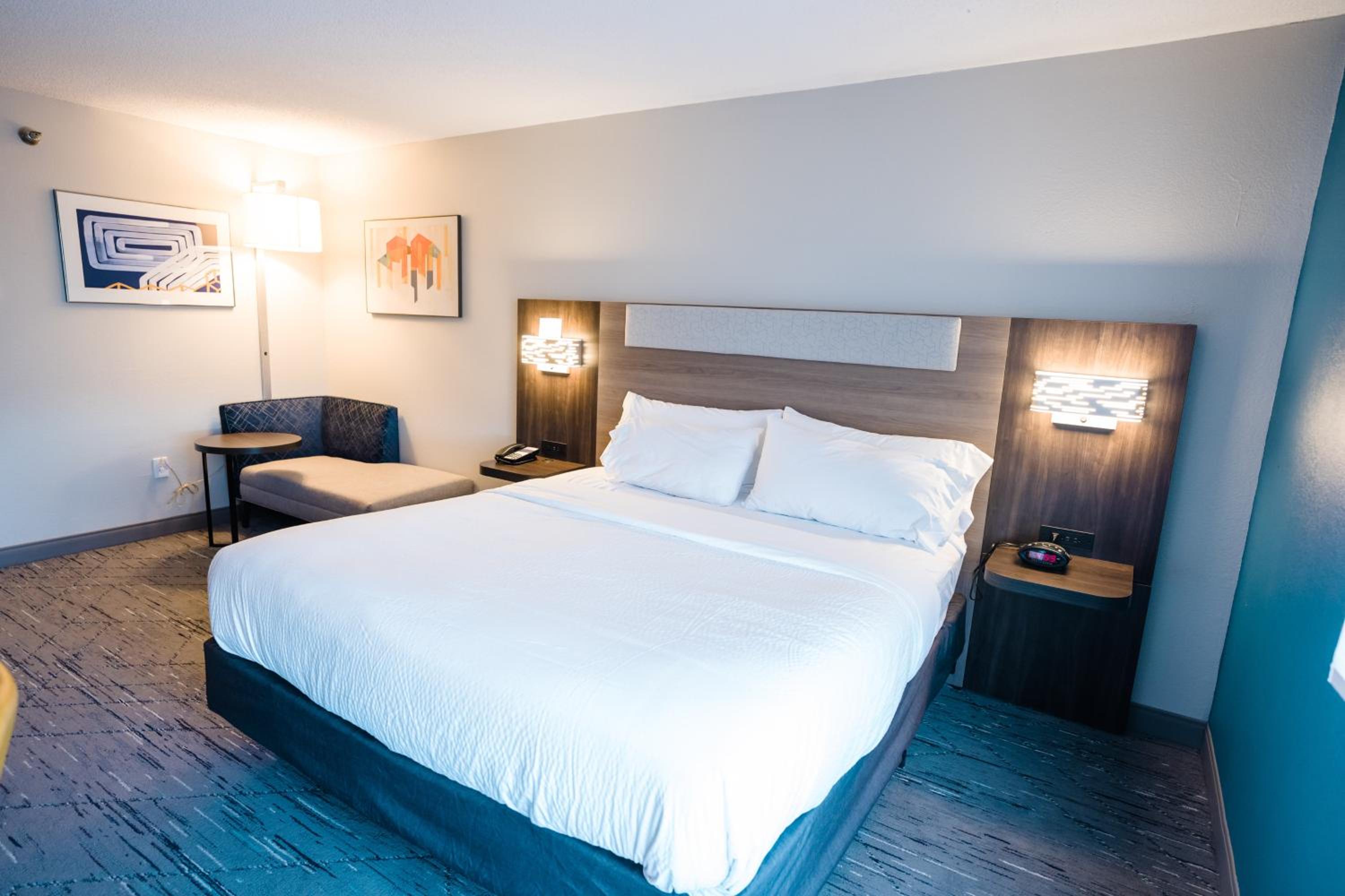 Standard King Room - Photo 2