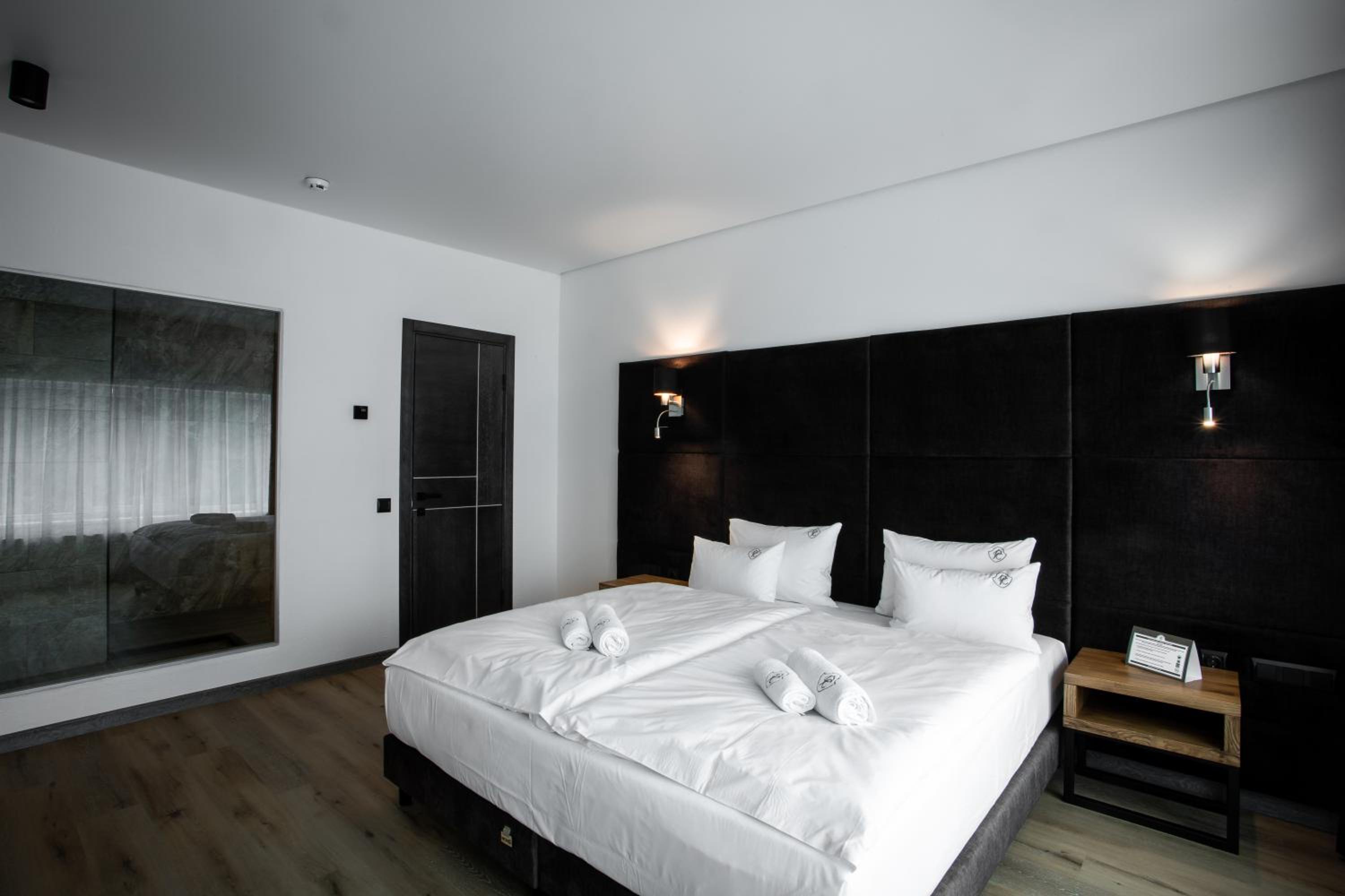 Suite with Mountain View and Spa Access