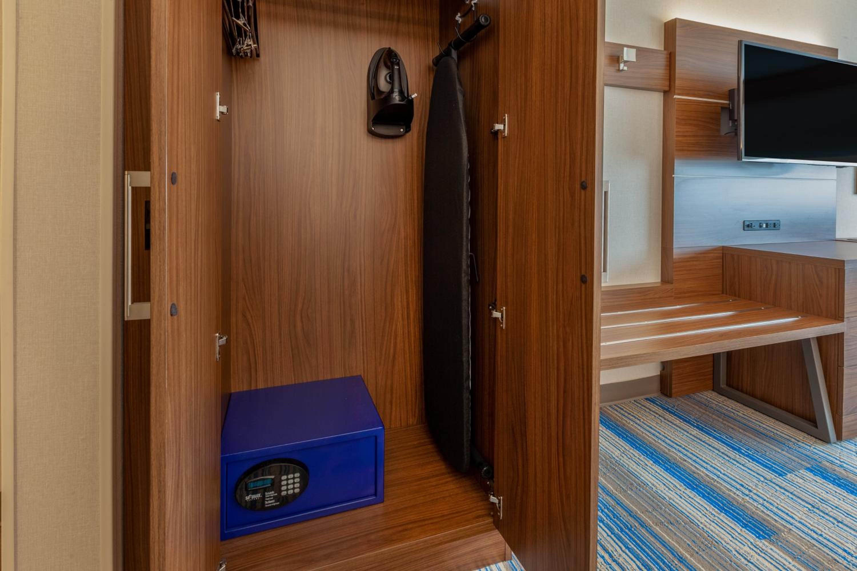 Standard King Room - Photo 1