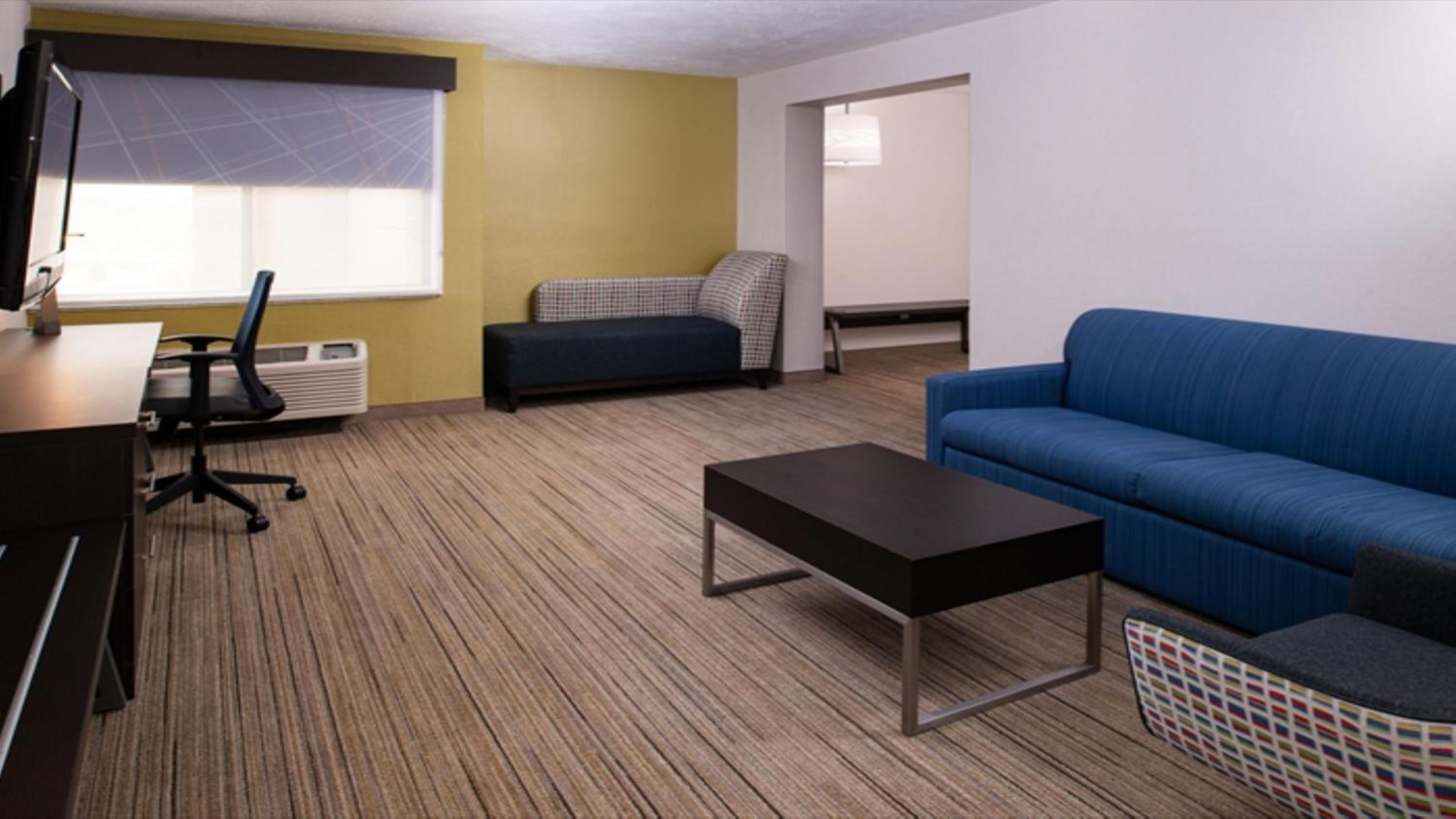 Standard King Room with Extra Space - Photo 2