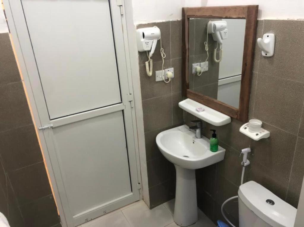 Standard Double Room - Photo 4