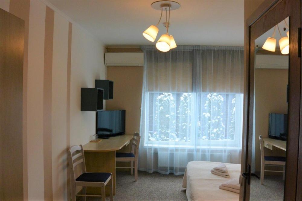 Standard Double or Twin Room - Photo 12