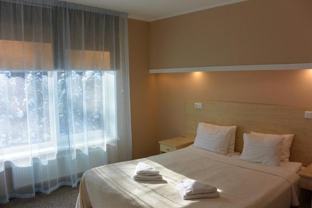 Standard Double or Twin Room - Photo 8